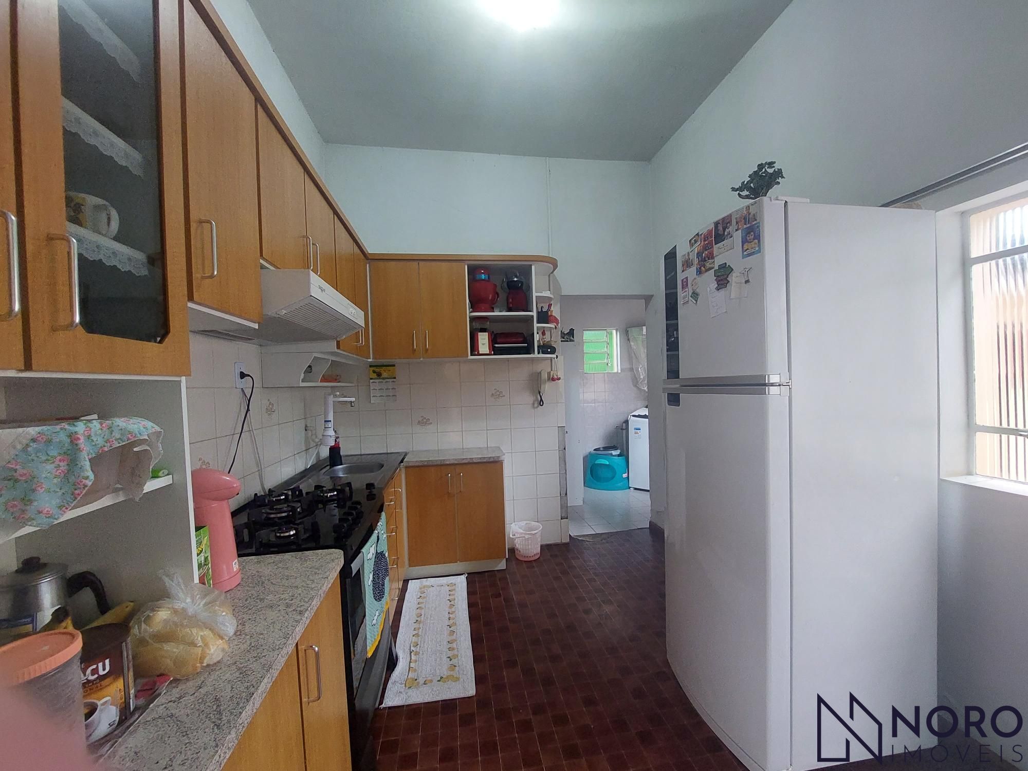 Casa mista com 3 dormitórios e 3 vagas de garagem na manoel ribas