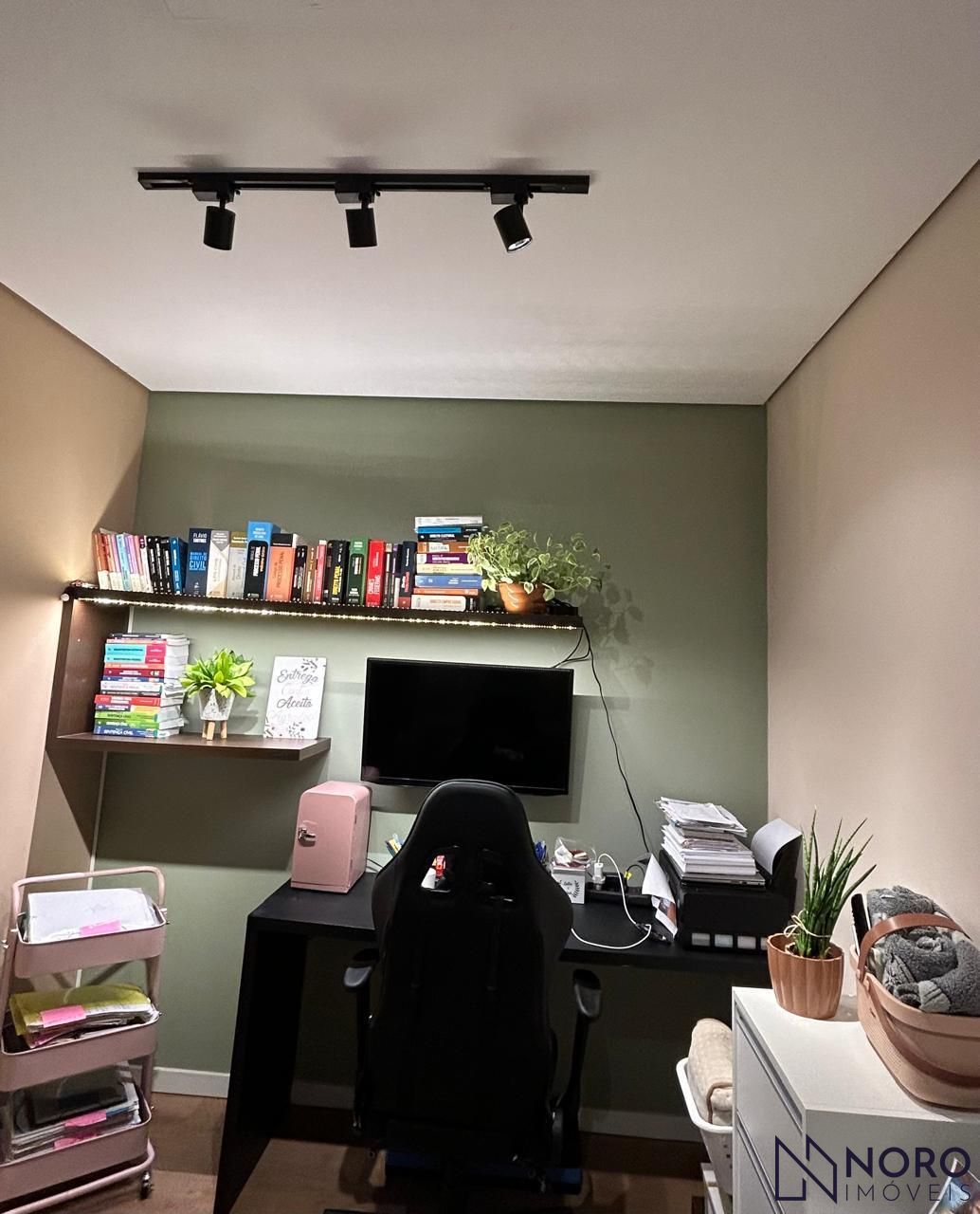Apartamento Semimobiliado de 2 Dormitórios com Suíte no Edifício Vivaz