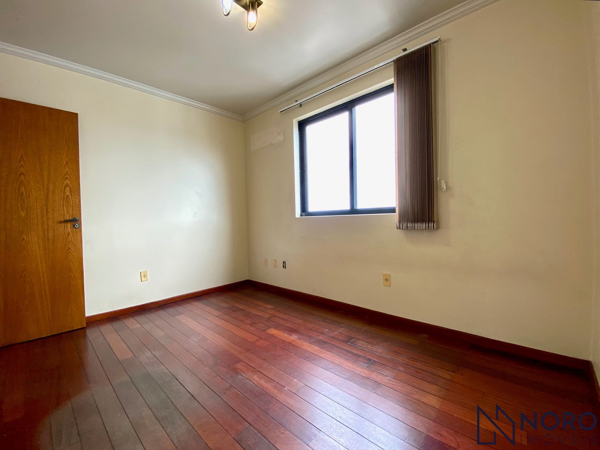 Apartamento Central frente 3 dormitorios suíte sacada próximo Hospital HC bus UF
