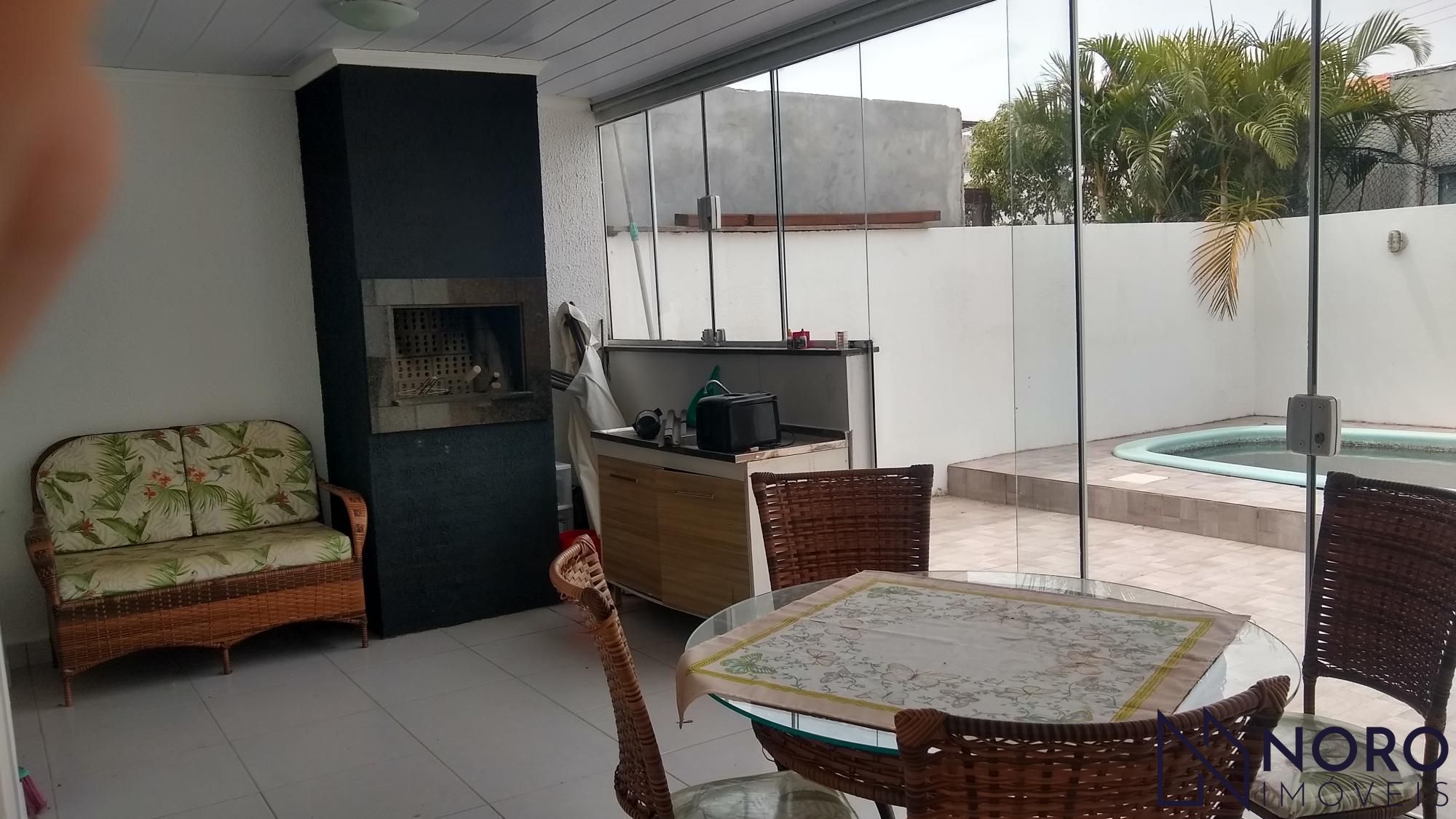 Casa em condomínio fechado 2 dormitórios, espaço gourmet, garagem 2 carros, co
