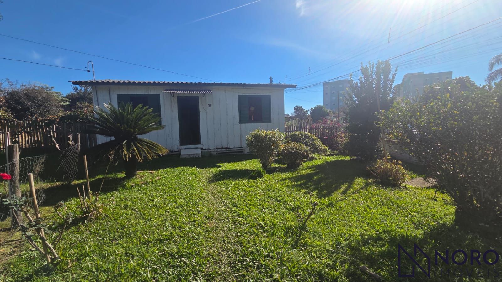 Terreno de Esquina com 422 m² e Casa para Reforma à Venda em Camobi Excelente