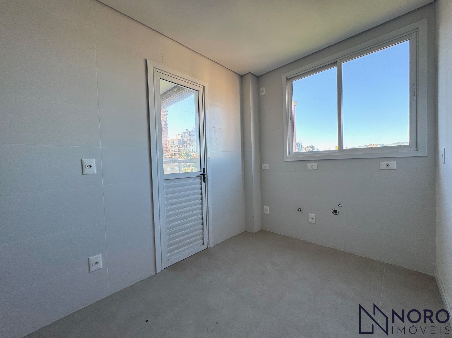 Apartamento 3 dormitórios, 1 suíte, sacada e 2 vagas no Nonoai!