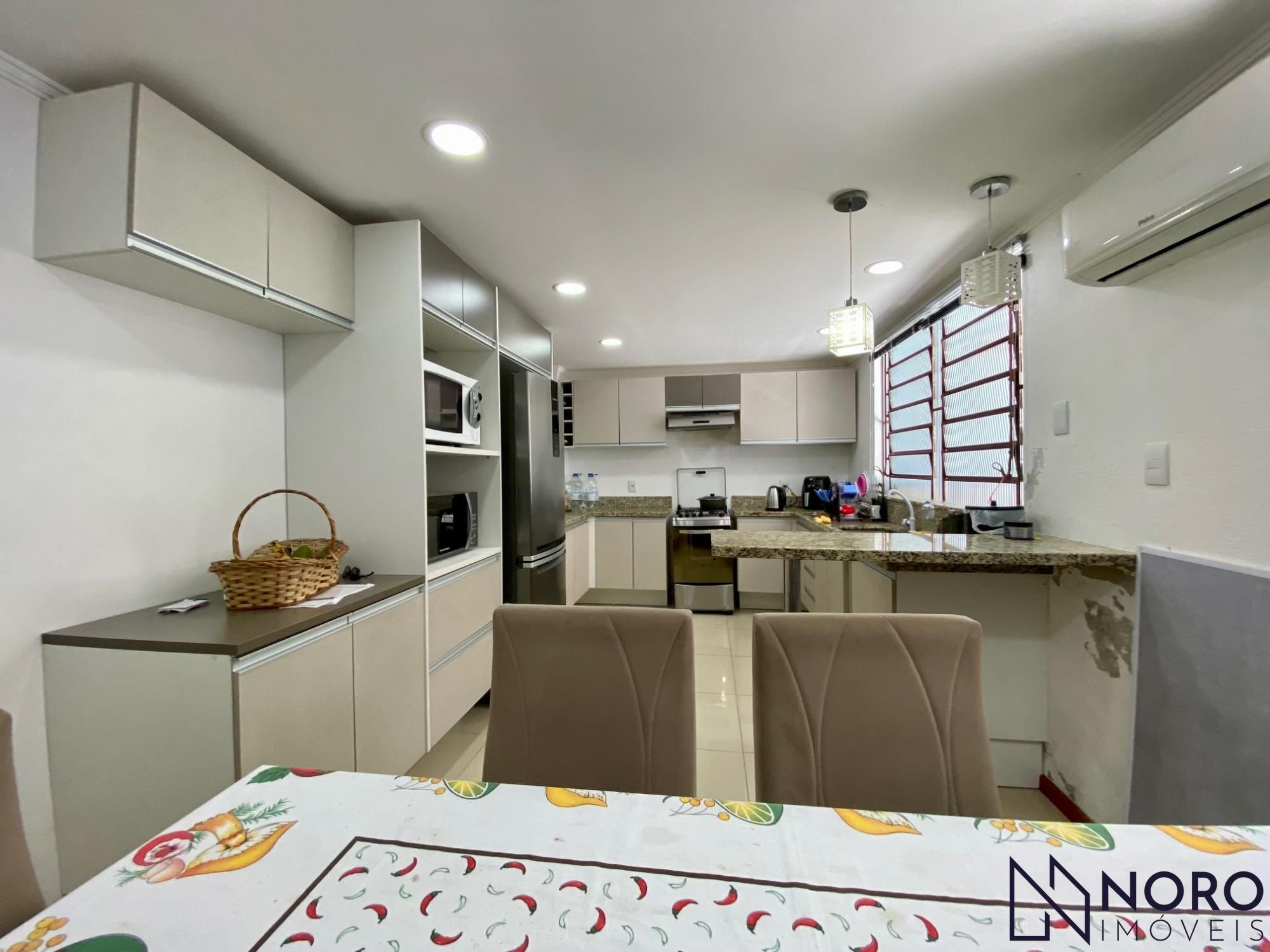 Casa 4 dormitórios Bairro Presidente João Goulart