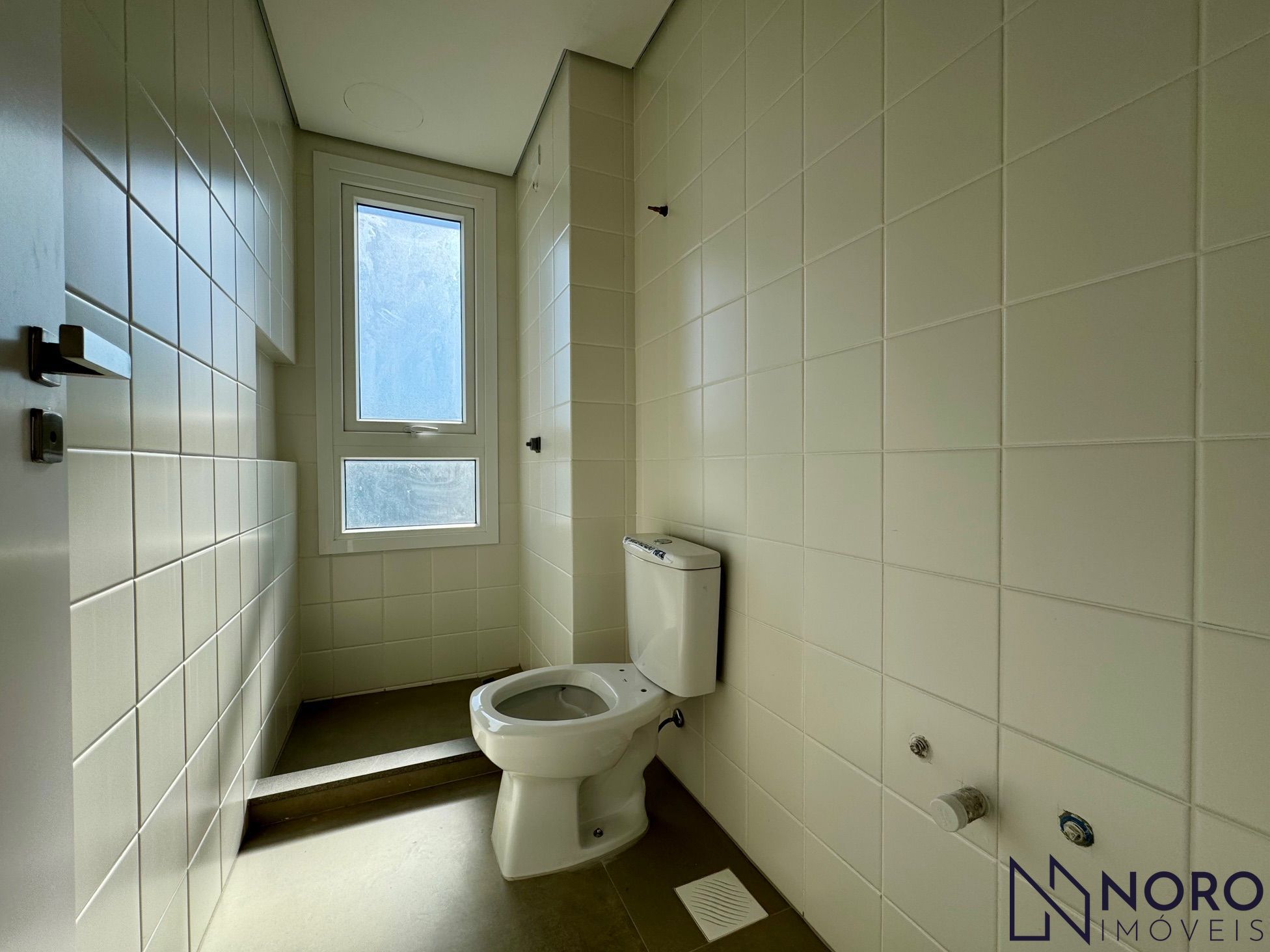 Apartamento 2 Suítes Living 2 ambientes Lavabo Sacada e Churrasqueira Box Prédio