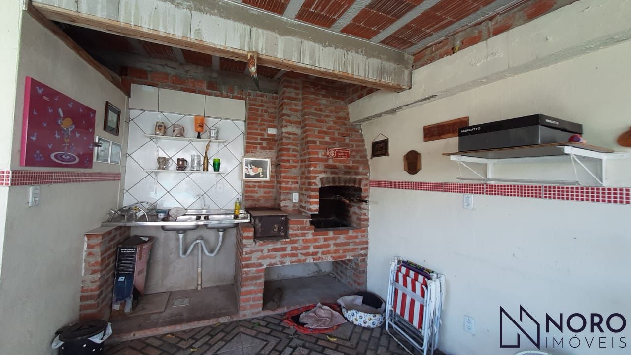 Casa estilo sobrado com 3 dormitórios ( 1 suite master), lavabo, banheiro socia