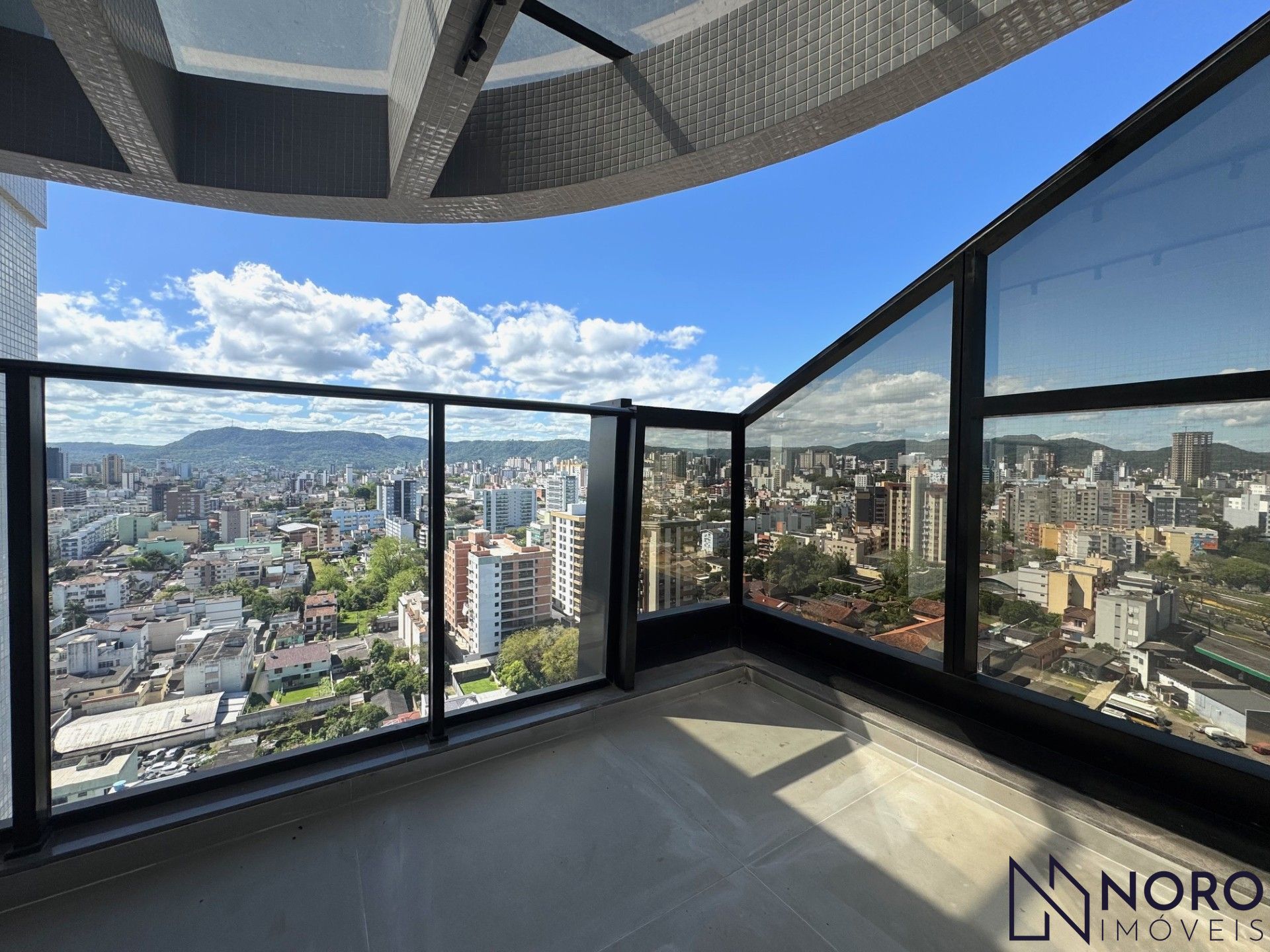 Luxuosa Cobertura Alto Padrão acabamento impecável 4 suítes, 3 box (5 car) 395 m
