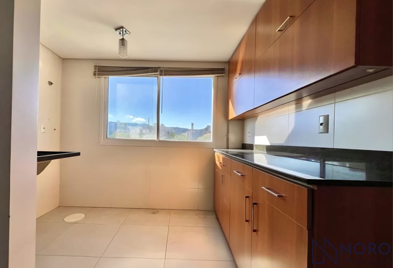 Cobertura à Venda no Centro de Santa Maria com Amplo Terraço e Churrasqueira