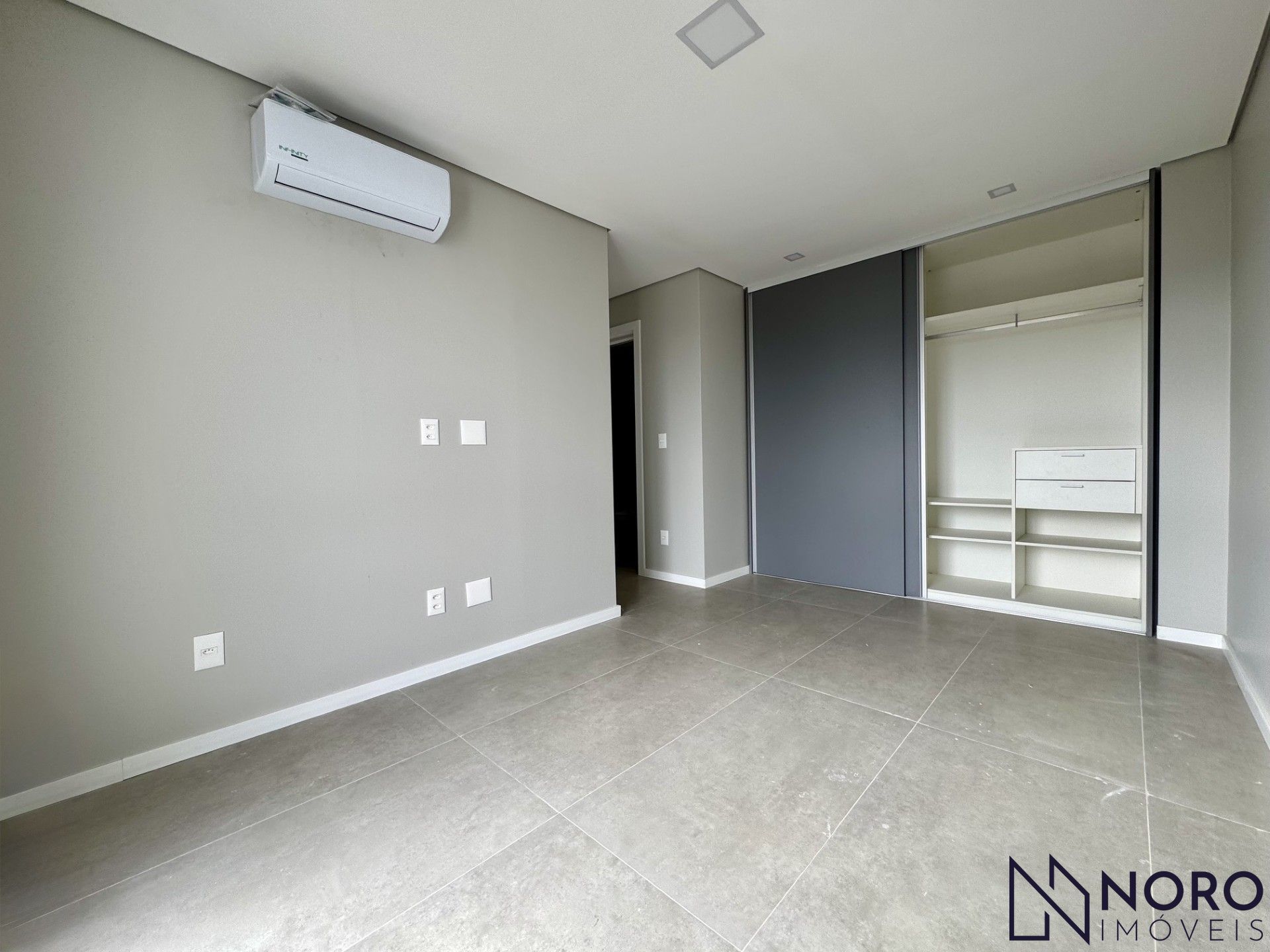 Cobertura à venda no Bairro Medianeira 155 m² privativos Piscina e Espaço Go