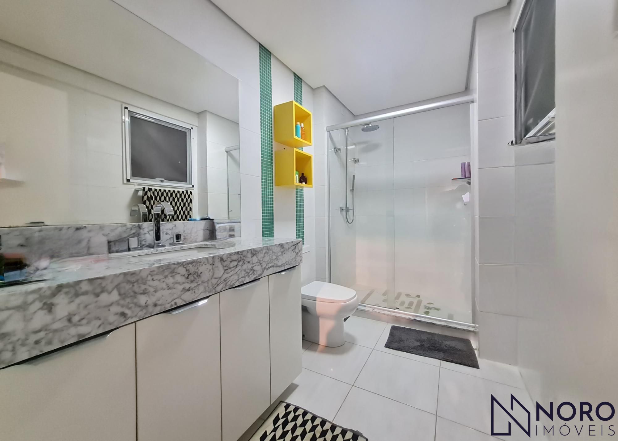 Apartamento Espaçoso com 3 Suítes e 2 Vagas no Centro de Santa Maria
