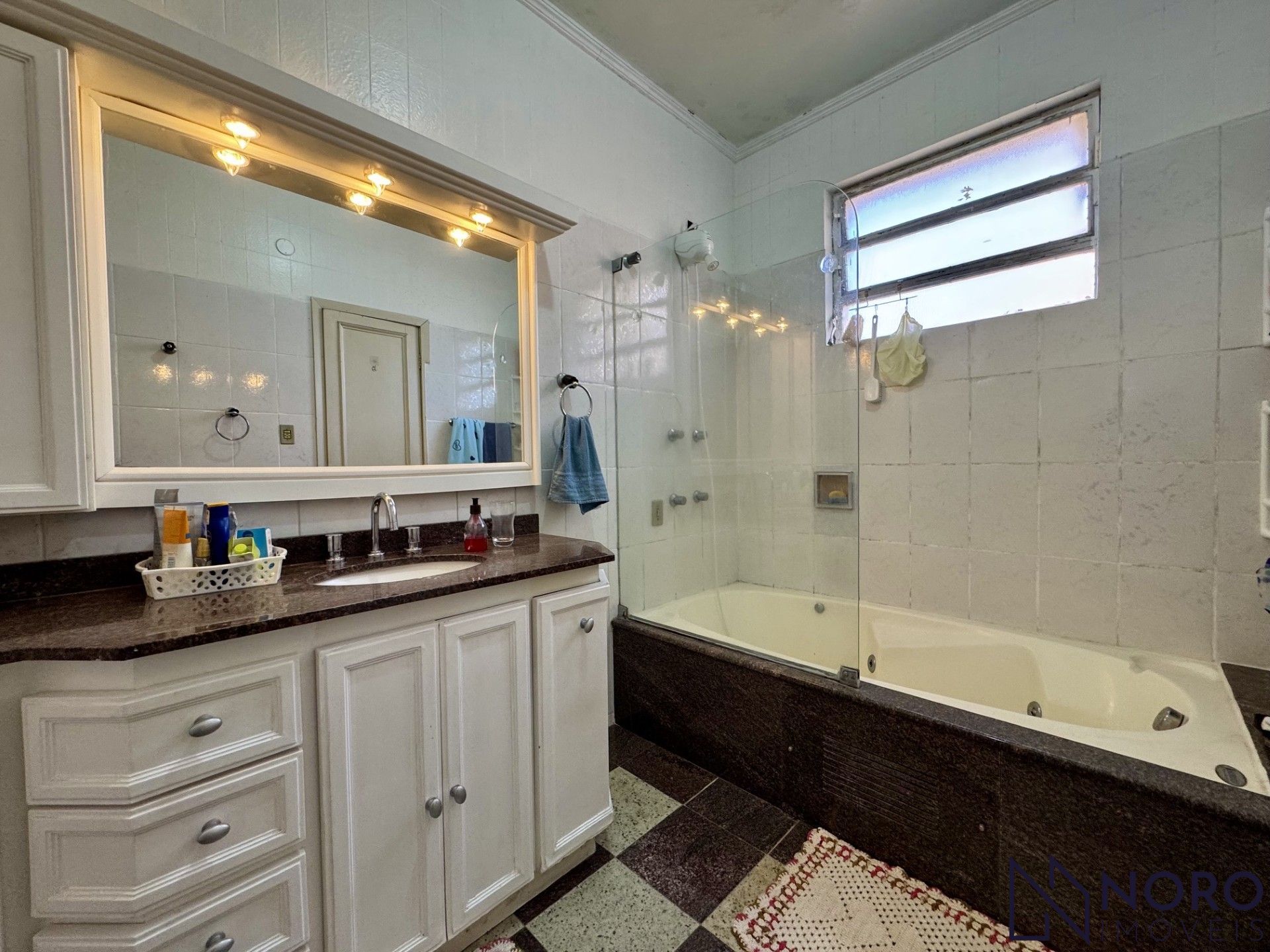 Casa 3 dormitórios (1 suite) 4 vagas na trav. Domingos trevisan-centro