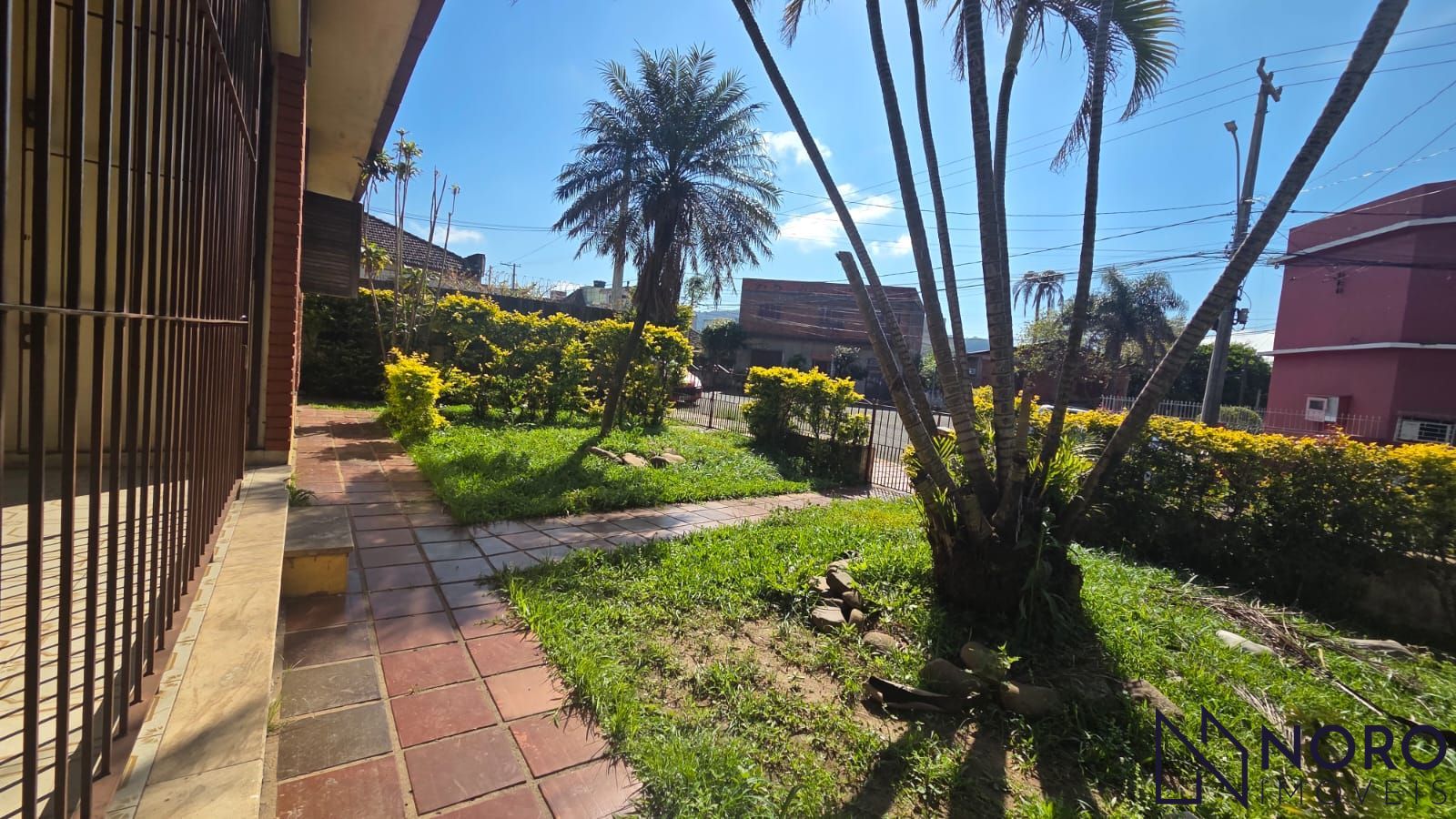 Casa com 3 dormitórios e amplo terreno de 759 m² no Bairro Rosári
