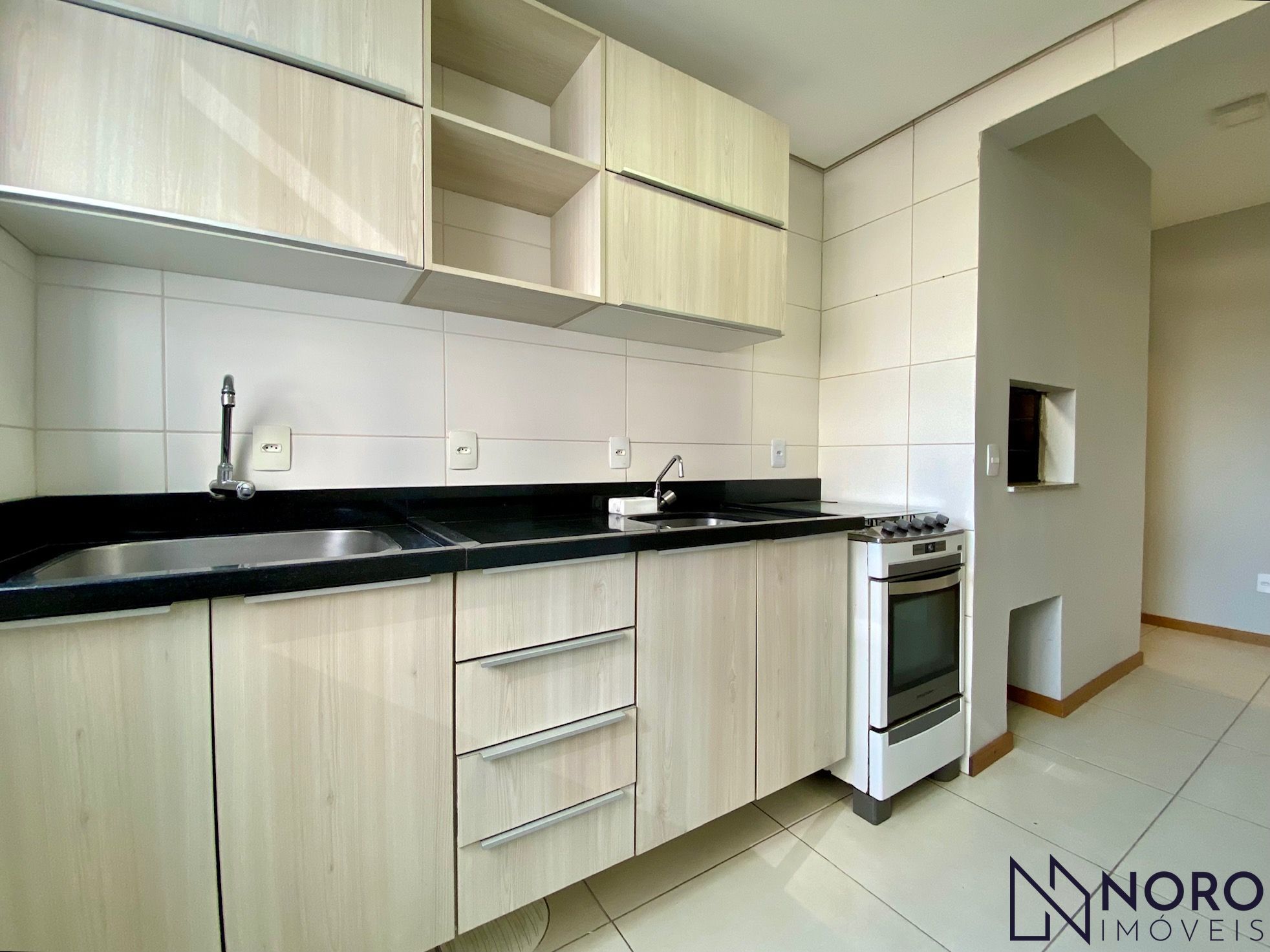 Apartamento dois dormitórios, suíte, semimobiliado com garagem, no bairro Nossa