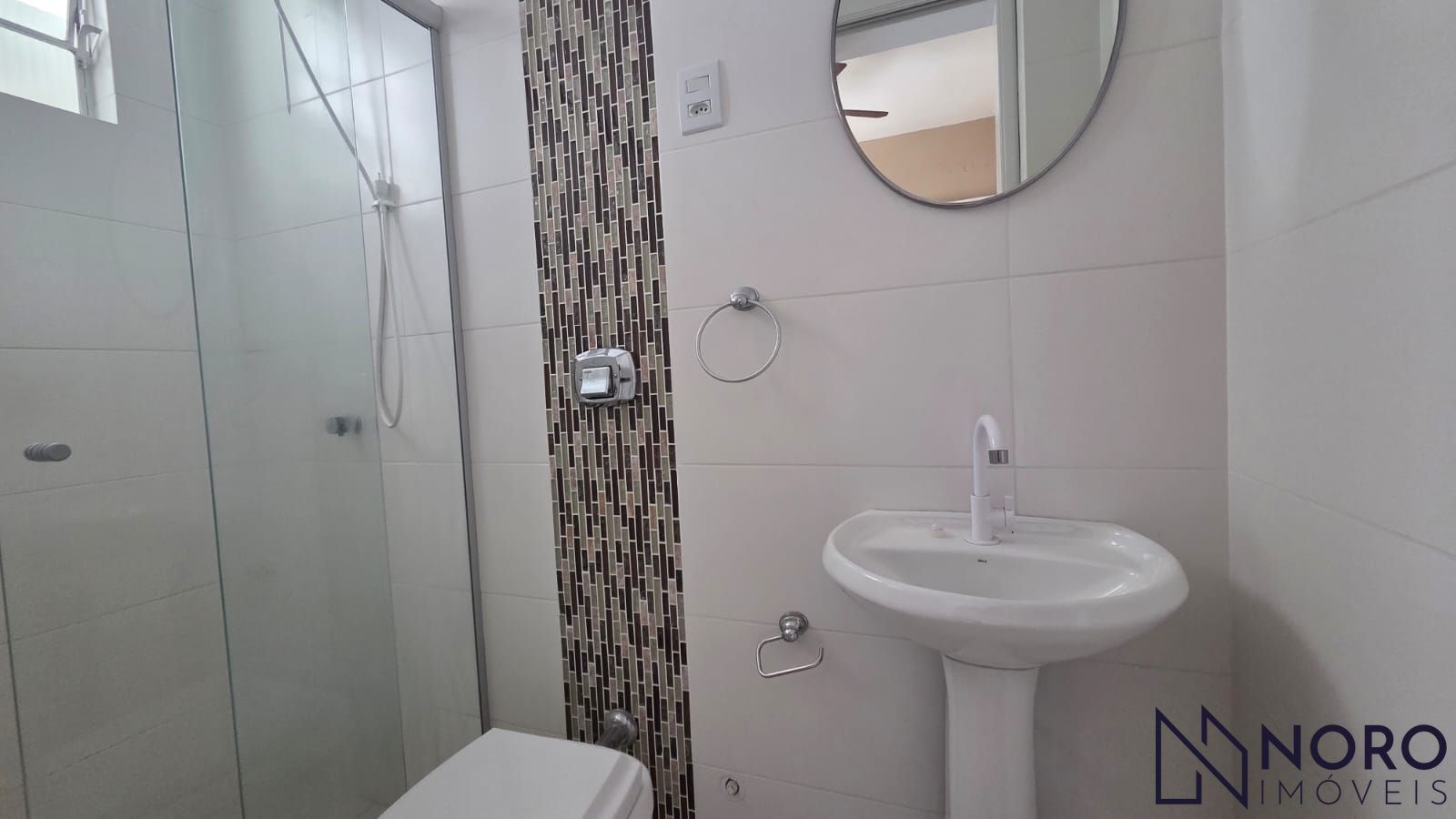 Apartamento 2 dormitórios + escritório, sacada e garagem no Patronato