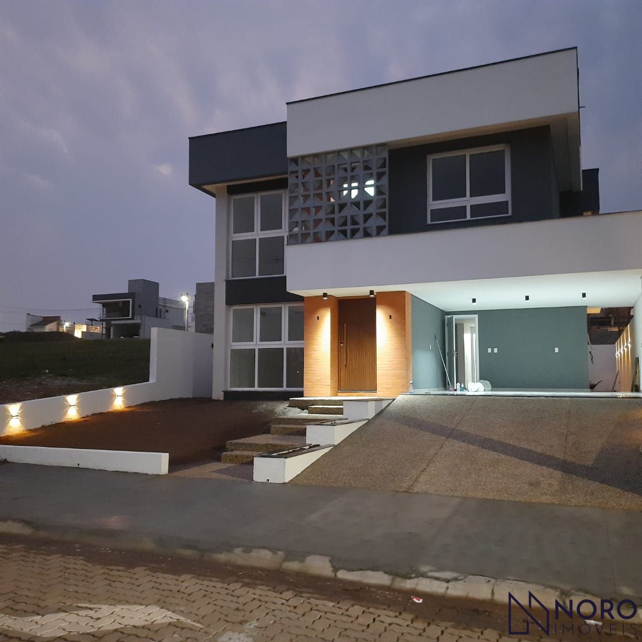 Casa de 220m² no Condomínio Fechado – Suíte Master, Espaço Gourmet e Amplo Pátio