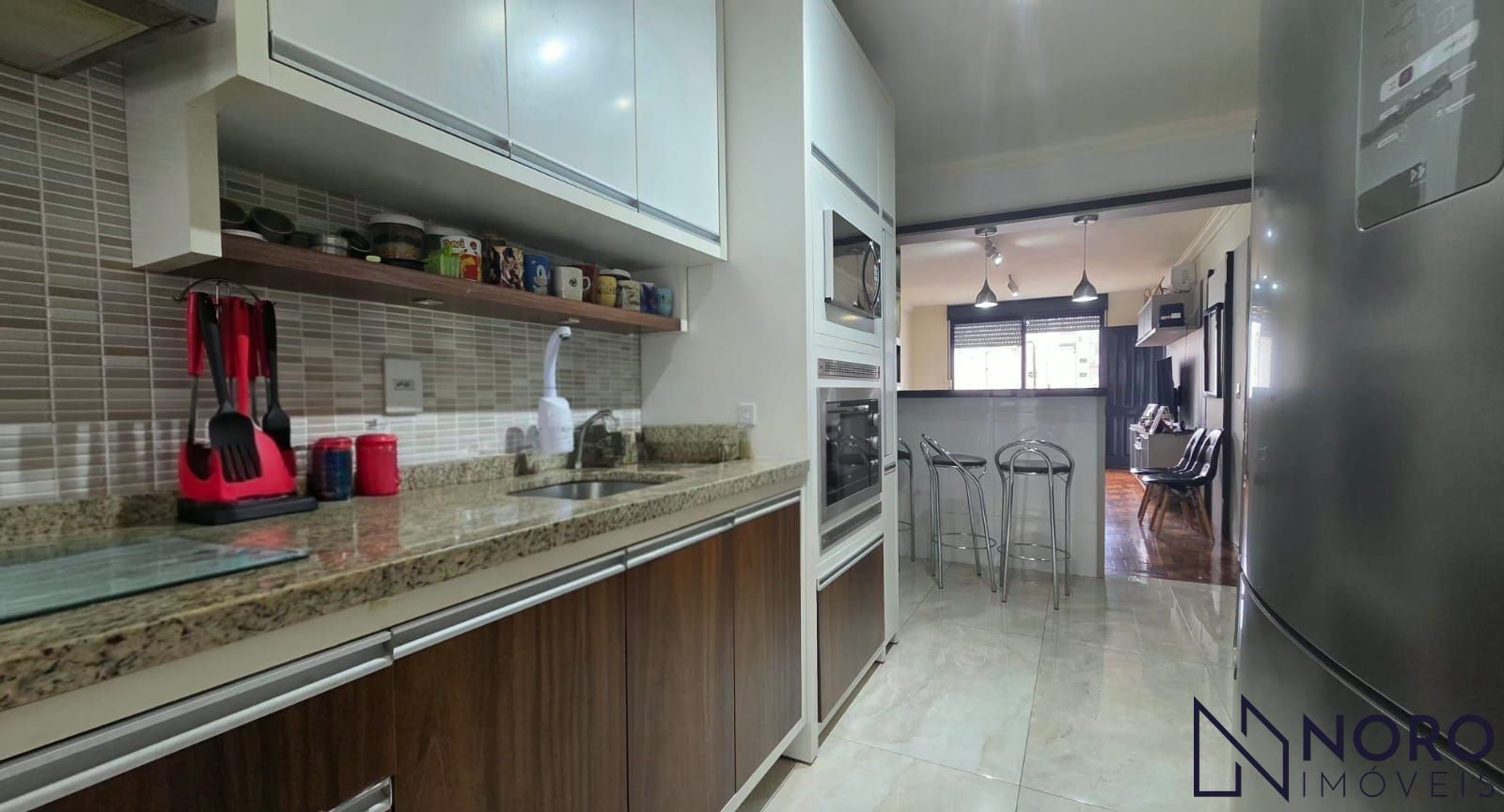 Apartamento semimobiliado com 2 dormitórios e suíte próximo à UFN