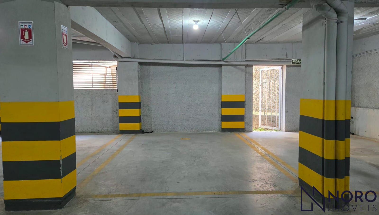 Apartamento 1 Dormitório, sacada com churrasqueira e garagem coberta.