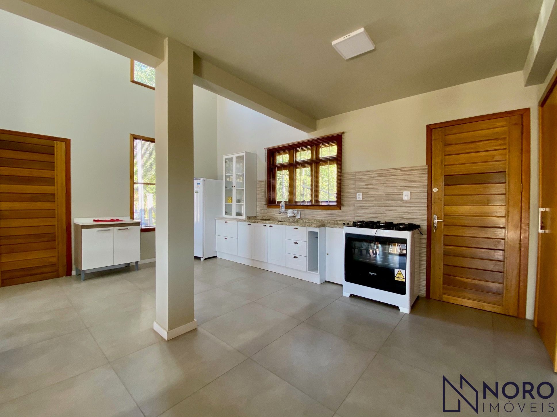 Casa semi nova em itaara com 2 suites living com lareira int
