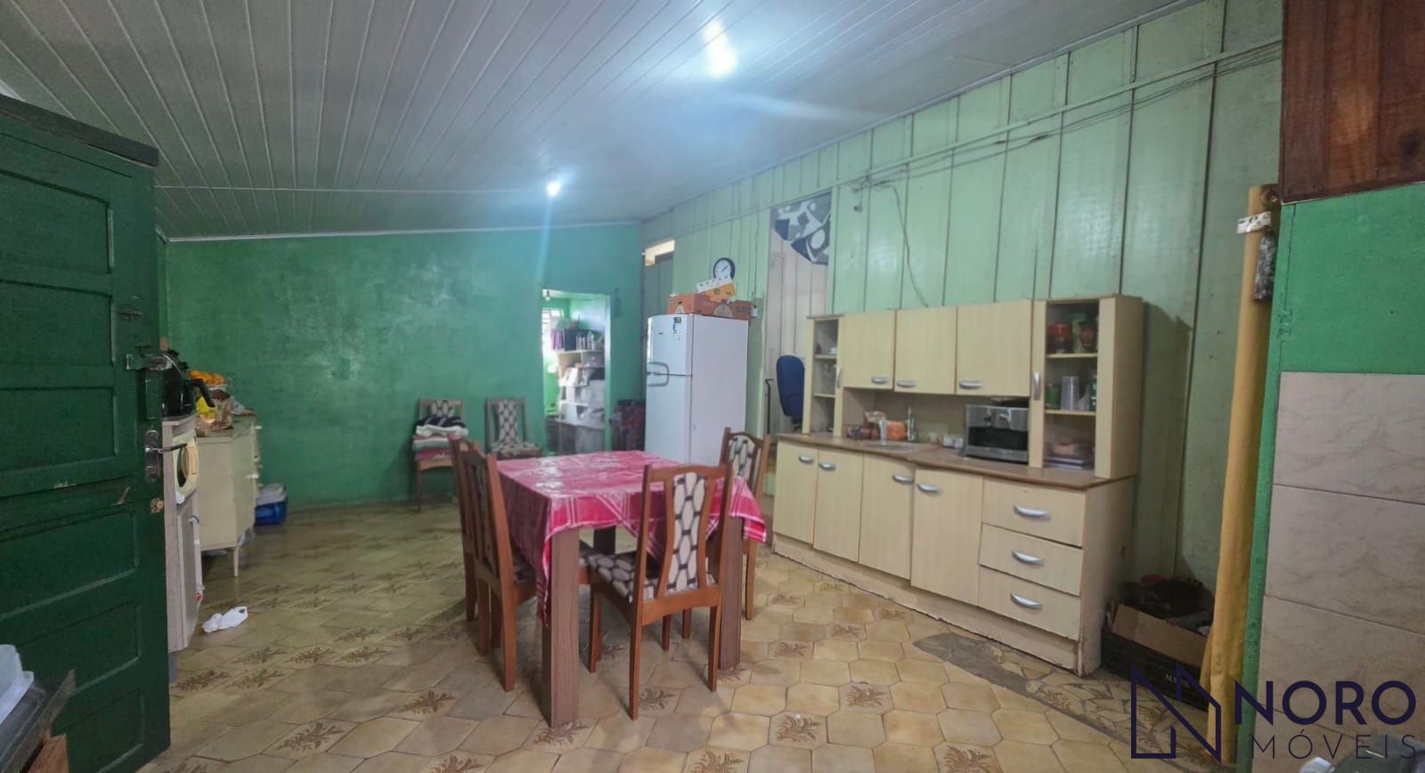 Terreno de Esquina com 422 m² e Casa para Reforma à Venda em Camobi Excelente