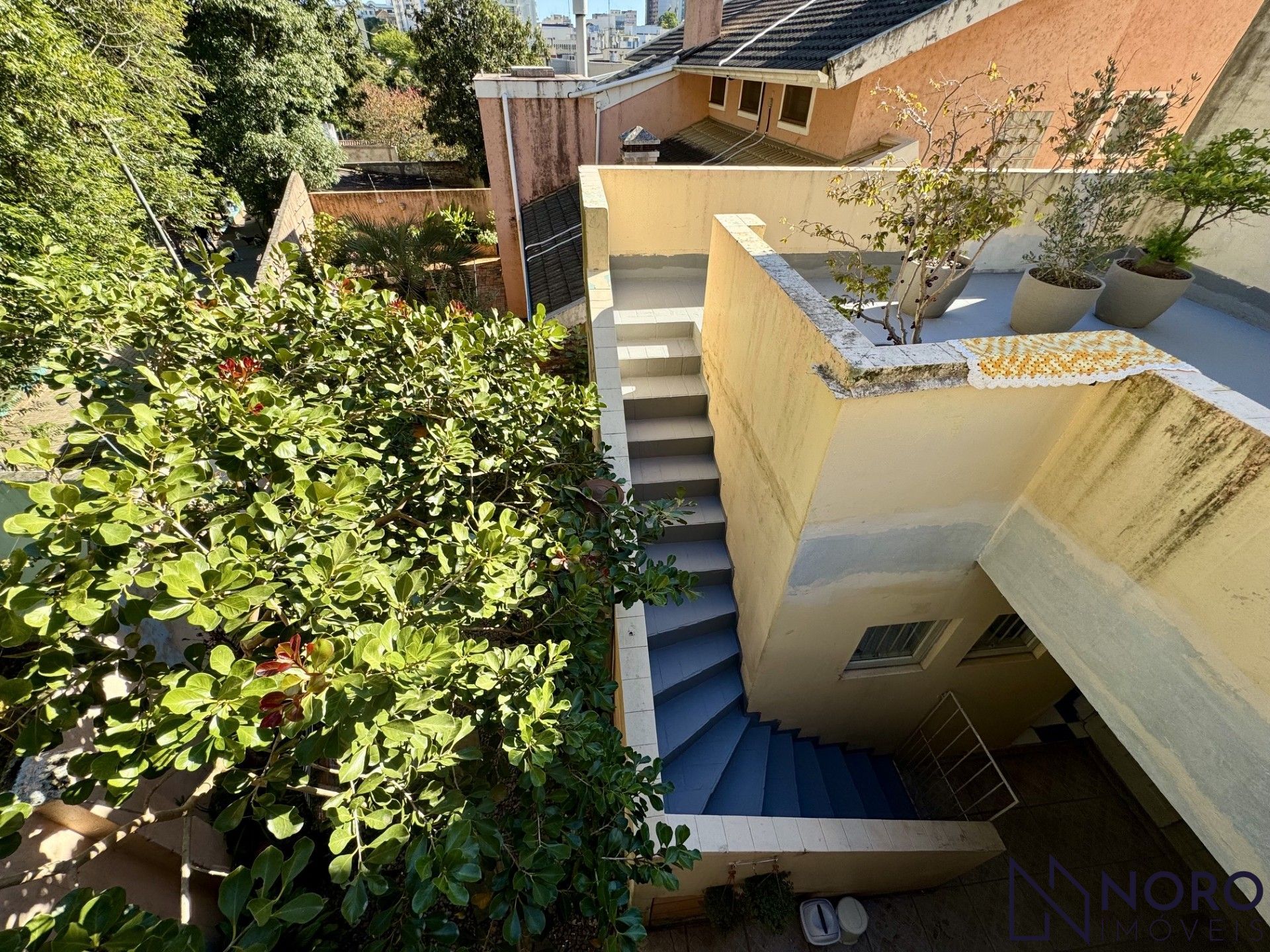 Casa 3 dormitórios (1 suite) 4 vagas na trav. Domingos trevisan-centro