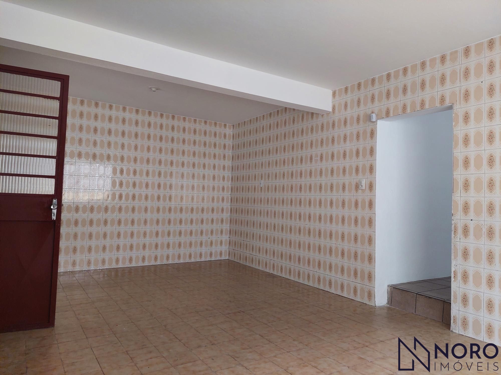 Casa na Silva Jardim imediações da Borges de Medeiros com 2 dormitórios 2 vagas