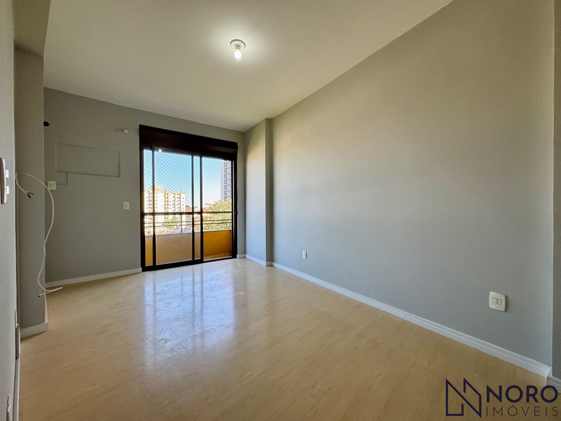 Venda – Apartamento semimobiliado no Centro, 2 dormitórios com suíte!