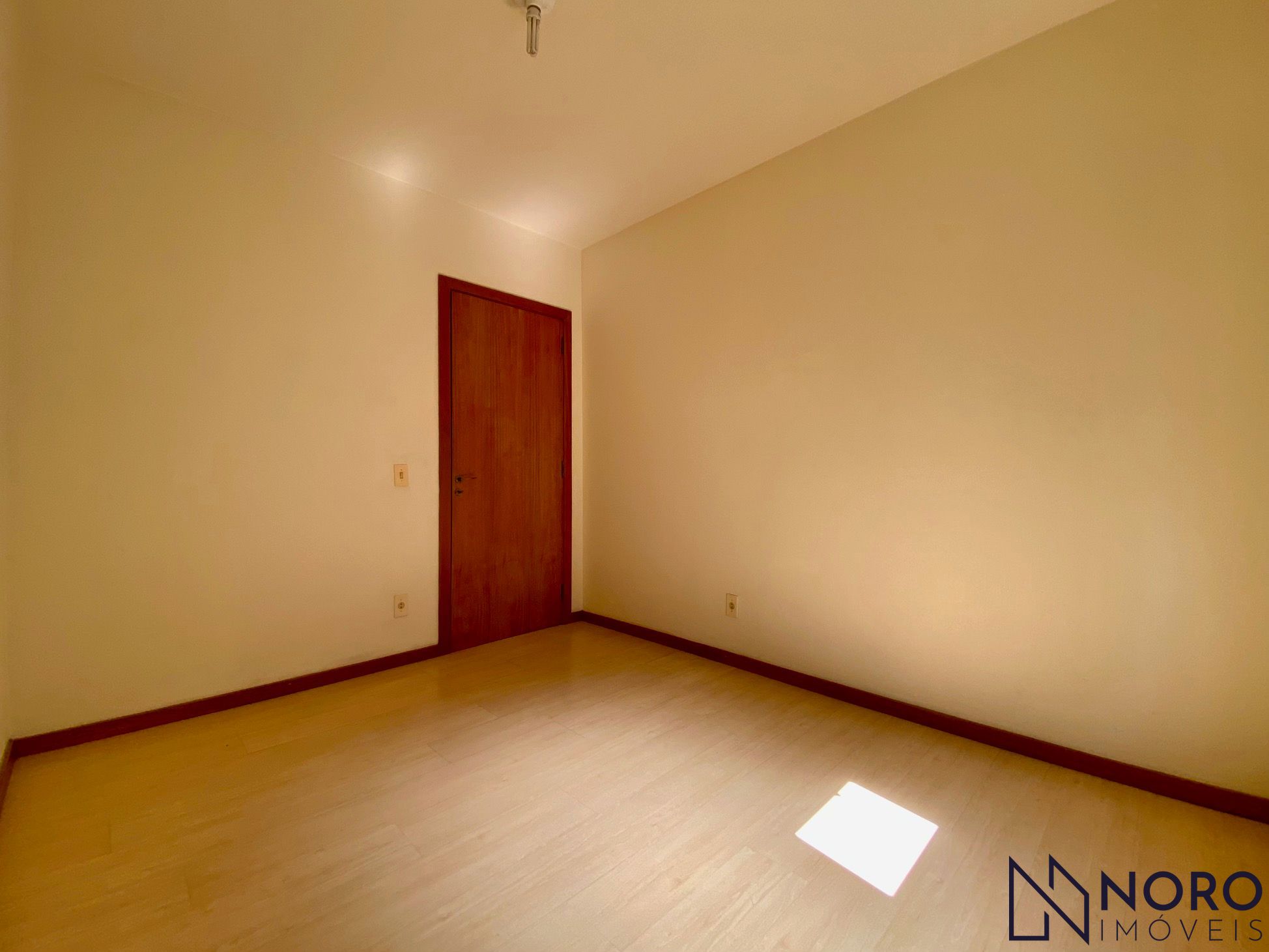 Apartamento frente 3 dormitórios com suíte e box Centro Santa Maria