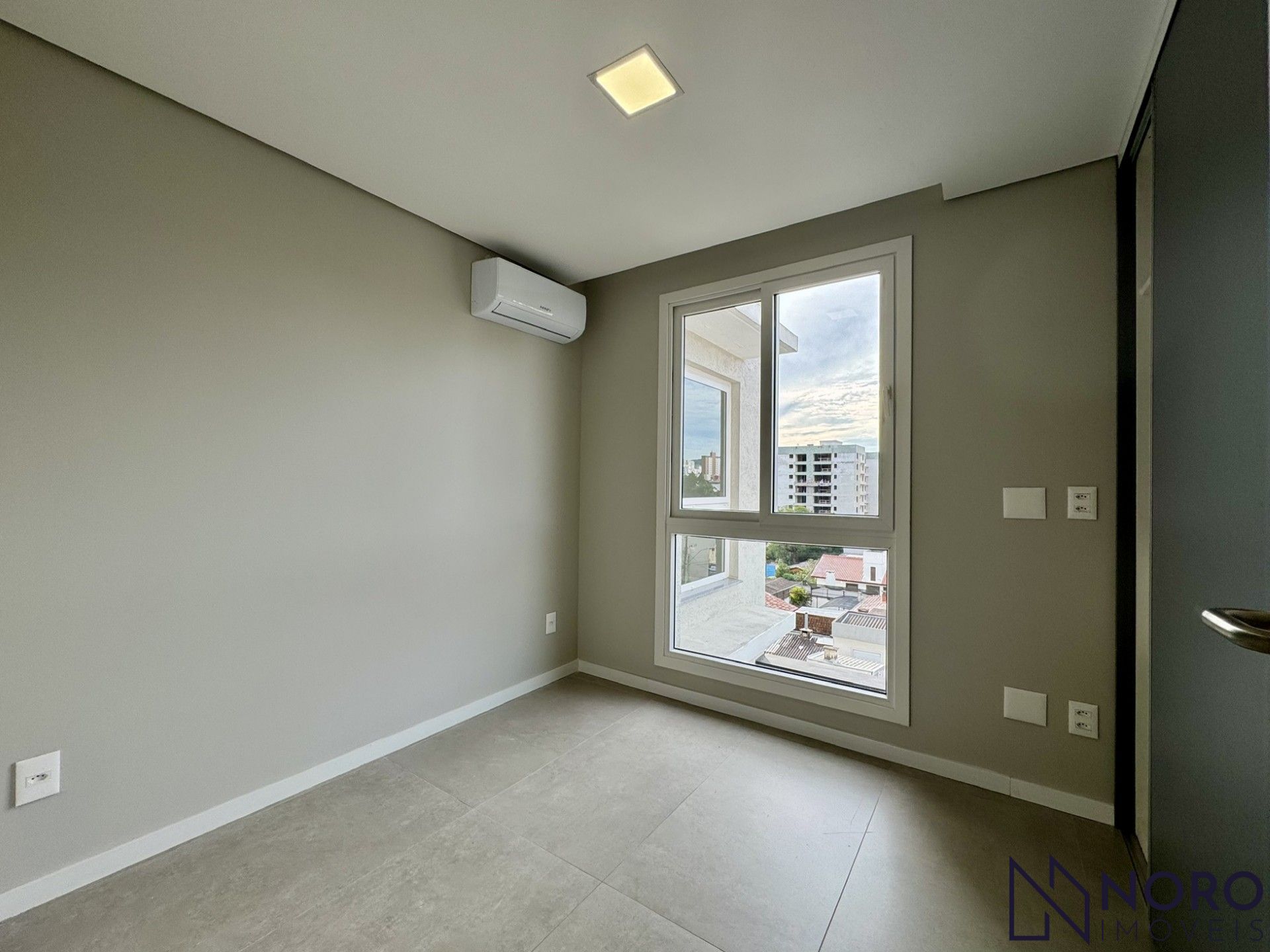 Apartamento à venda / 3dormitórios/ suíte / 2 vagas de garagem/ Bairro Medianei