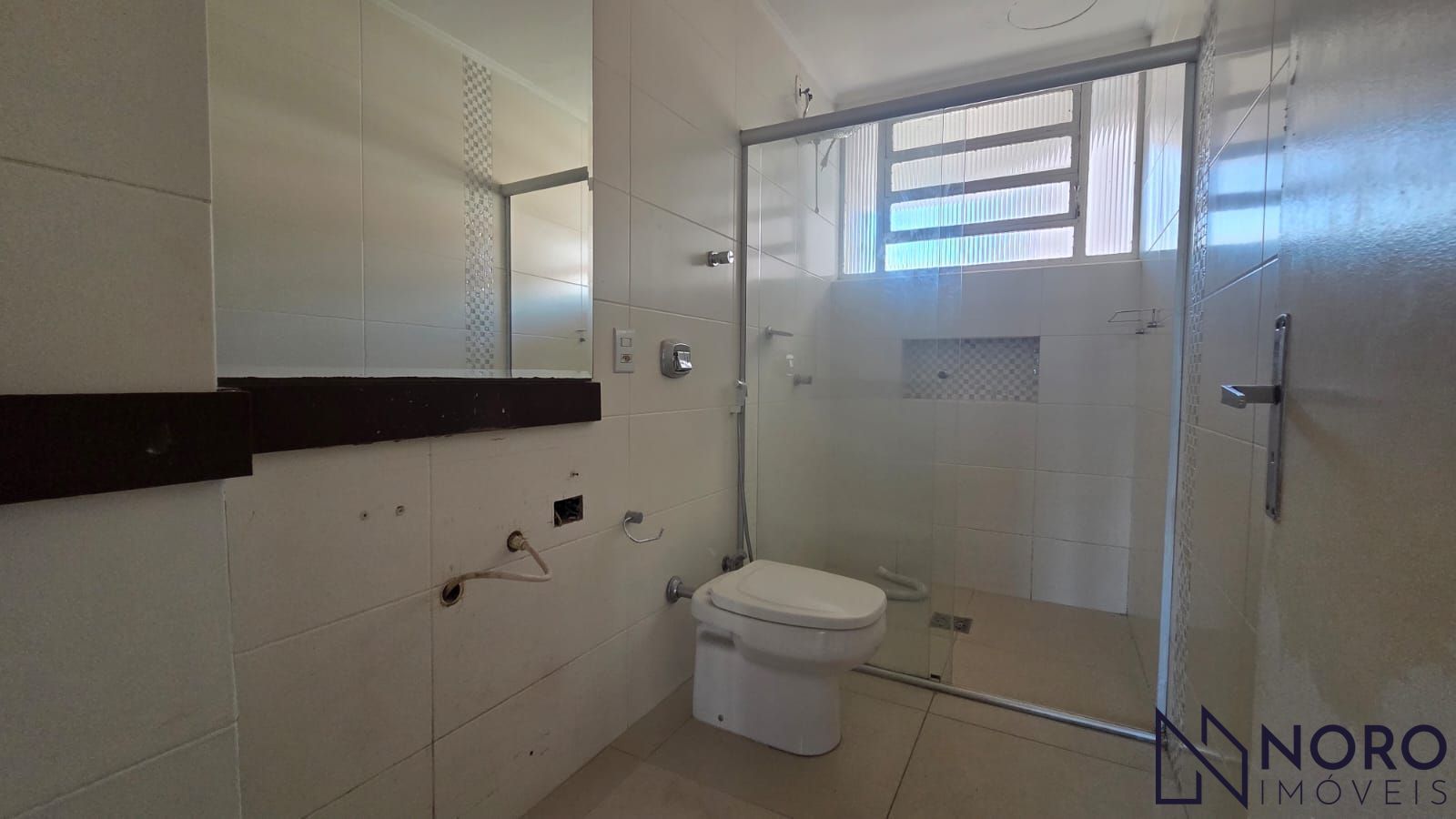 Apartamento 2 dormitórios + escritório, sacada e garagem no Patronato