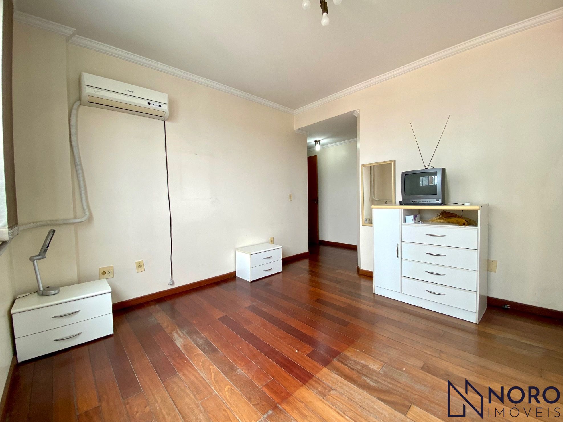 Apartamento Central frente 3 dormitorios suíte sacada próximo Hospital HC bus UF
