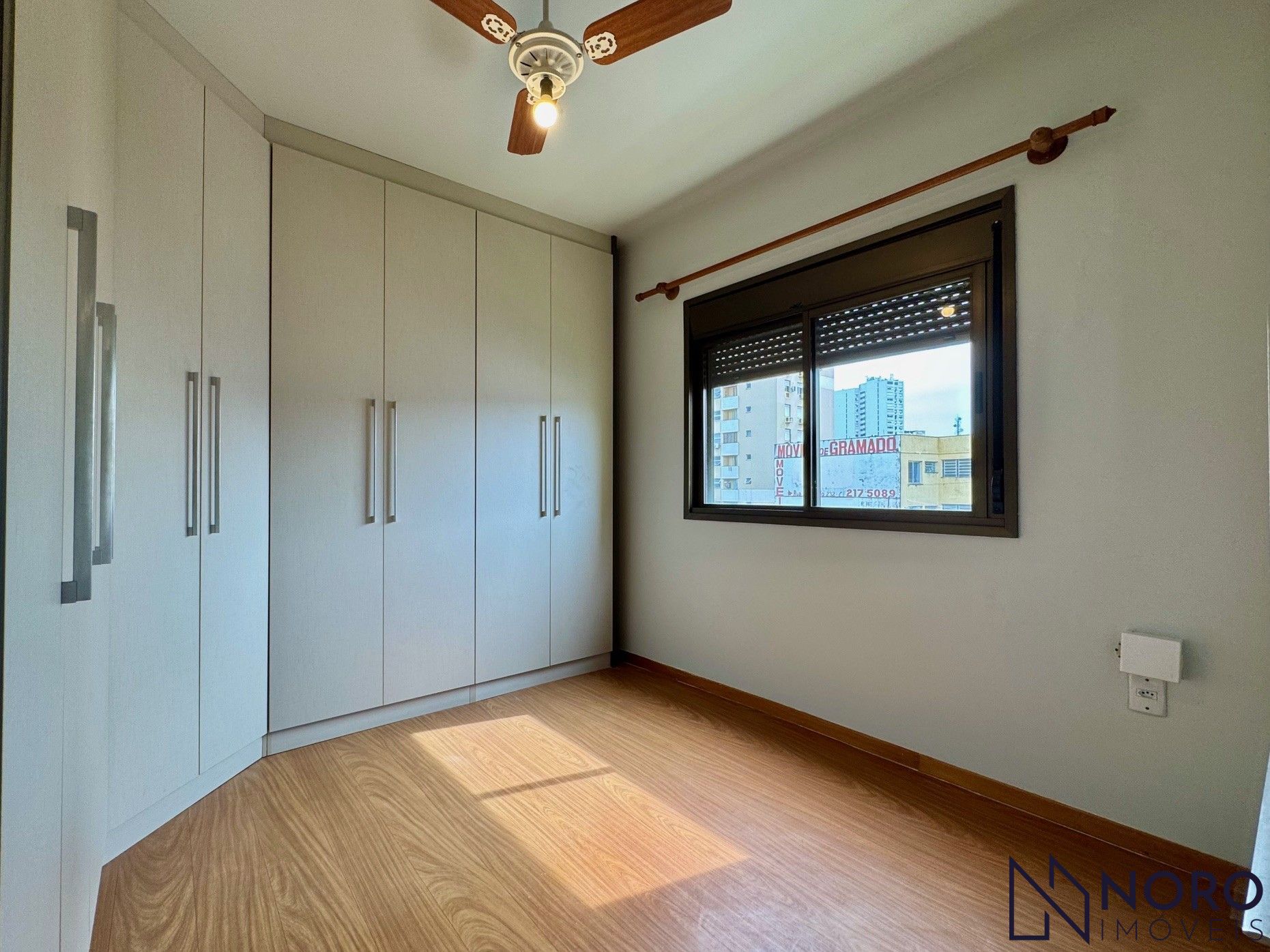 Apartamento 2 Dormitórios com Sacada e Churrasqueira no Centro de Santa Maria