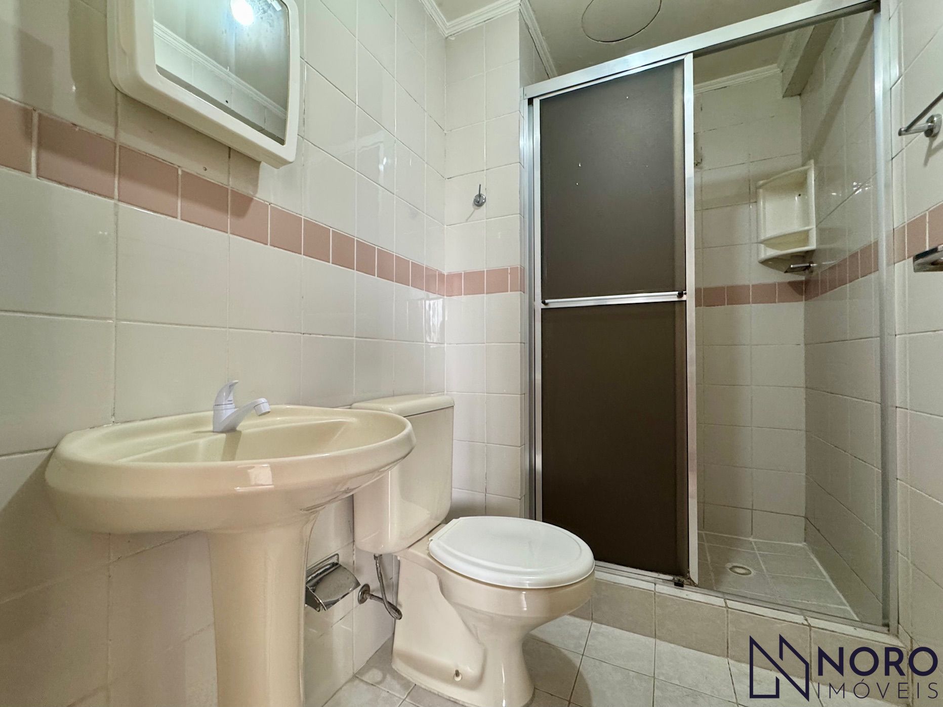 Apartamento central 2 dormitórios 2 banhos box 2 elevadores salão festas