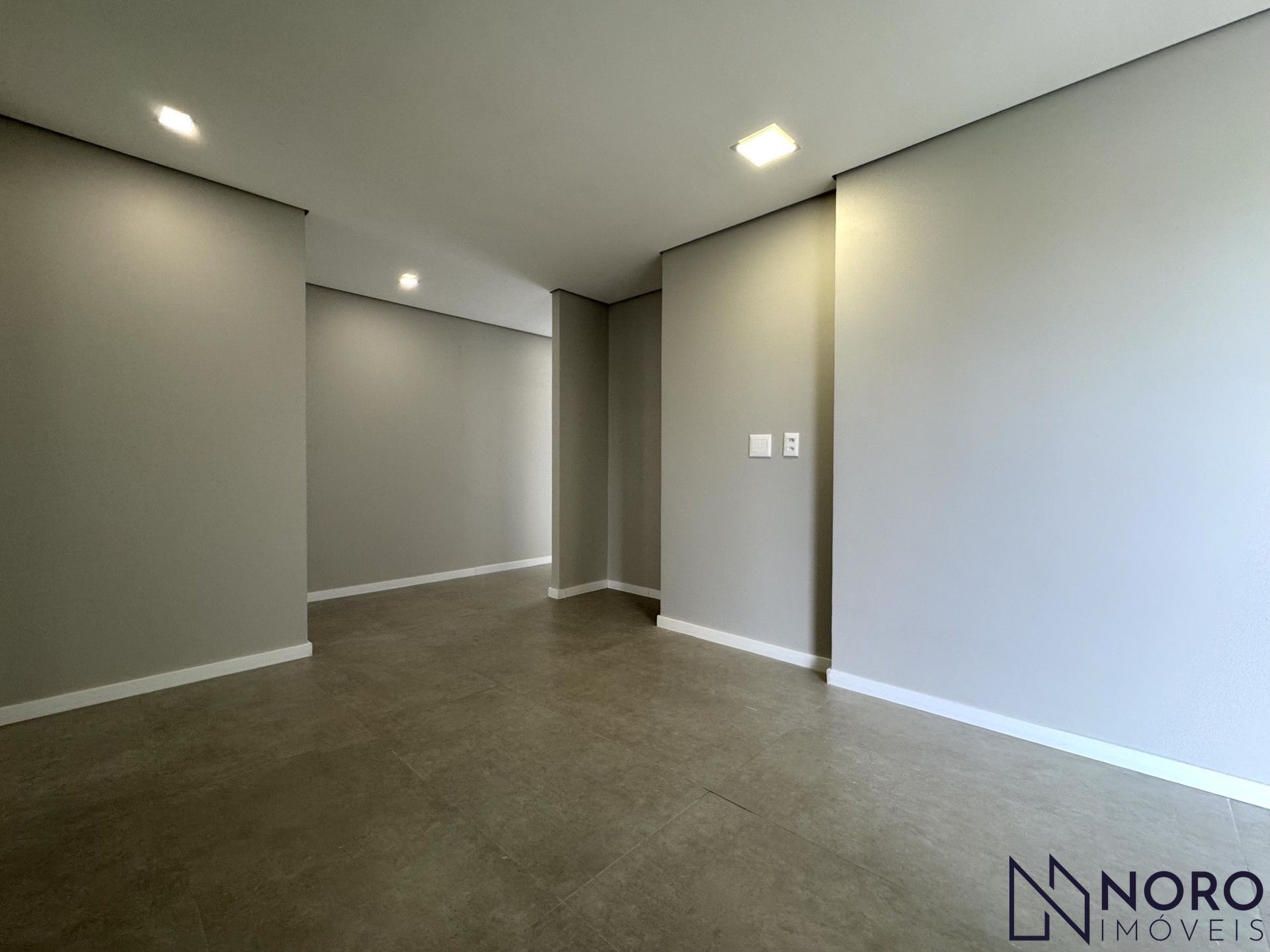Apartamento à venda / 3dormitórios/ suíte / 2 vagas de garagem/ Bairro Medianei
