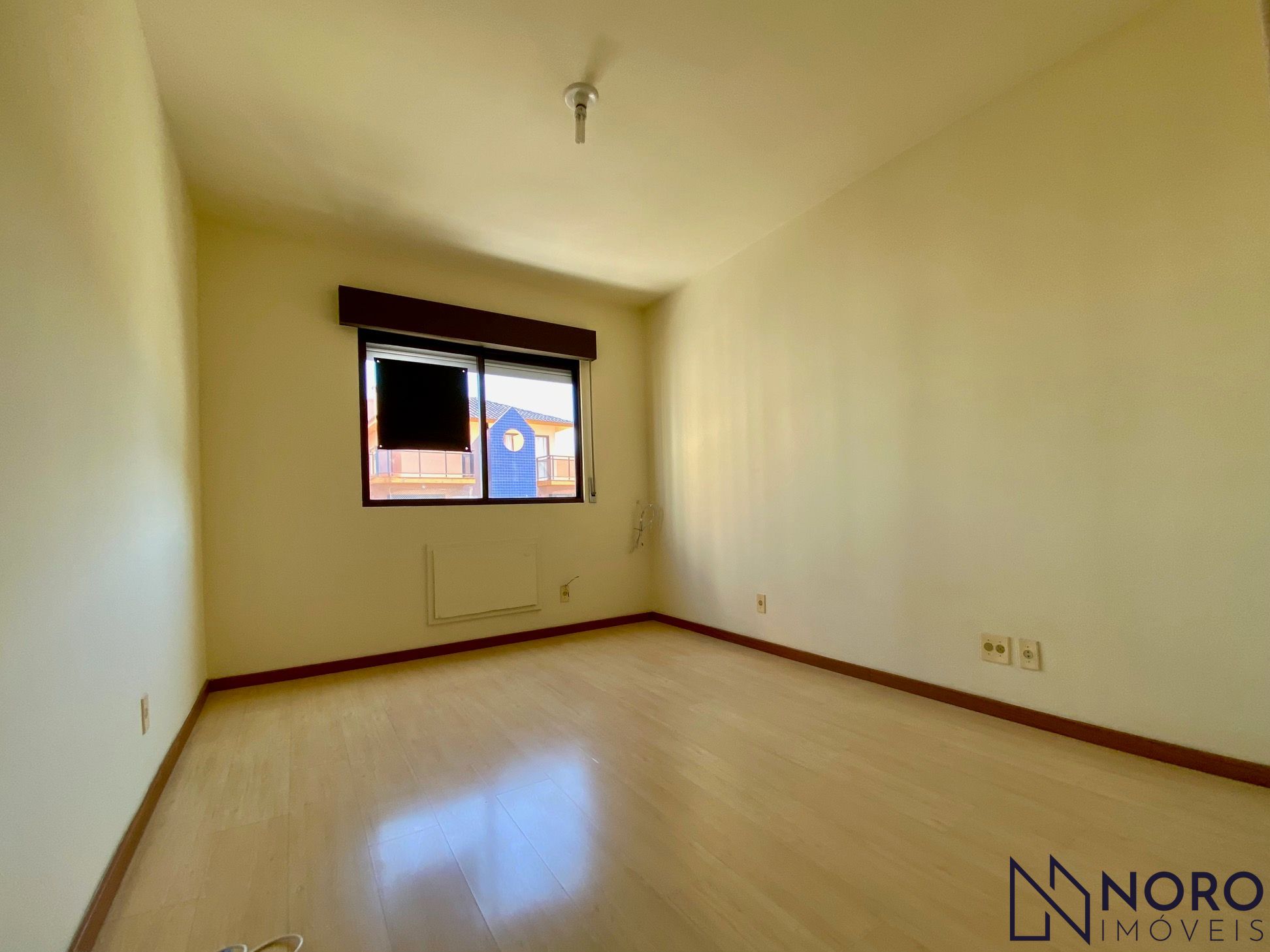 Apartamento frente 3 dormitórios com suíte e box Centro Santa Maria