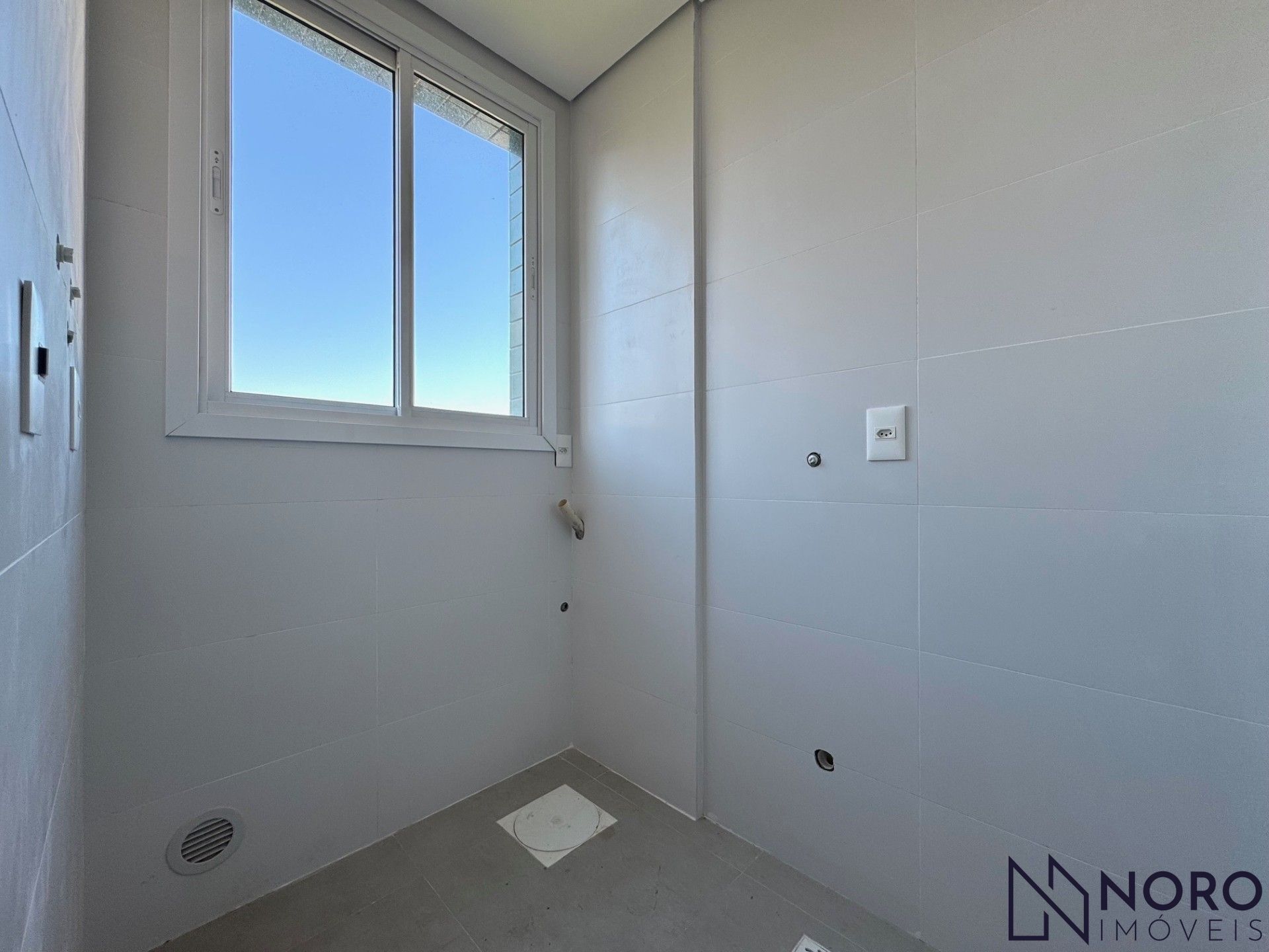 Apartamento 3 dormitórios, 1 suíte, sacada e 2 vagas no Nonoai!