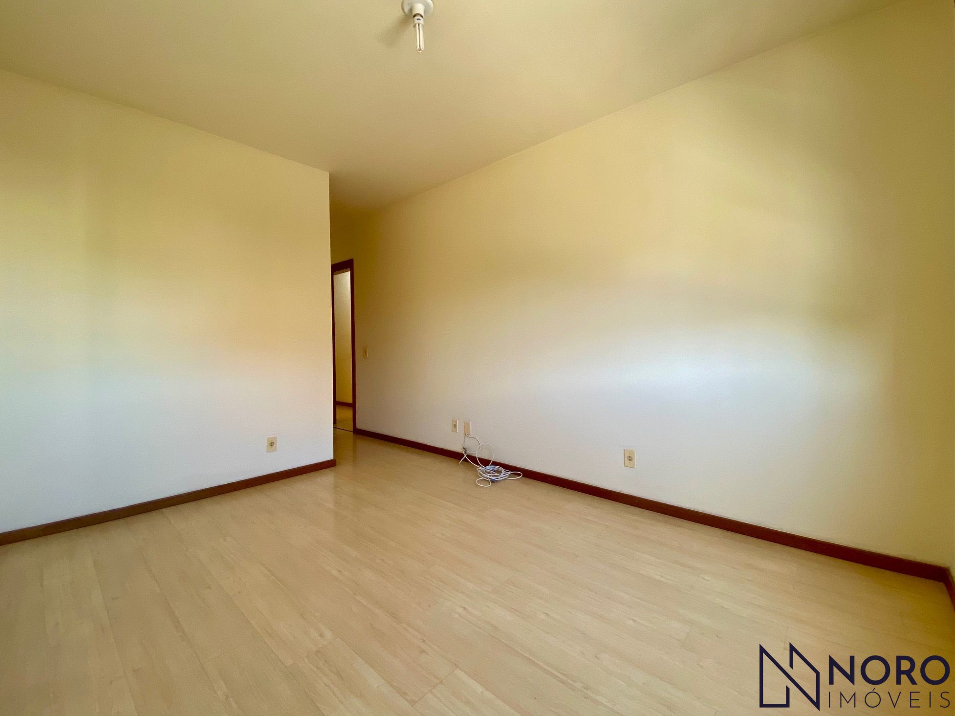 Apartamento frente 3 dormitórios com suíte e box Centro Santa Maria