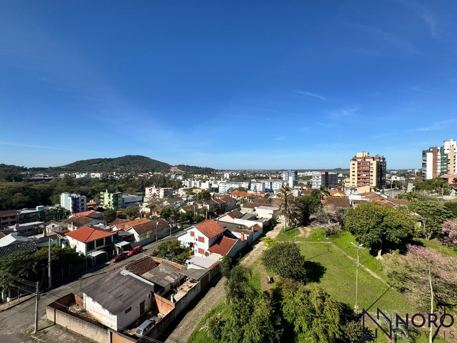 Apartamento - Bairro Lourdes - Vista Panorâmica - 3 suítes - 2 garagens
