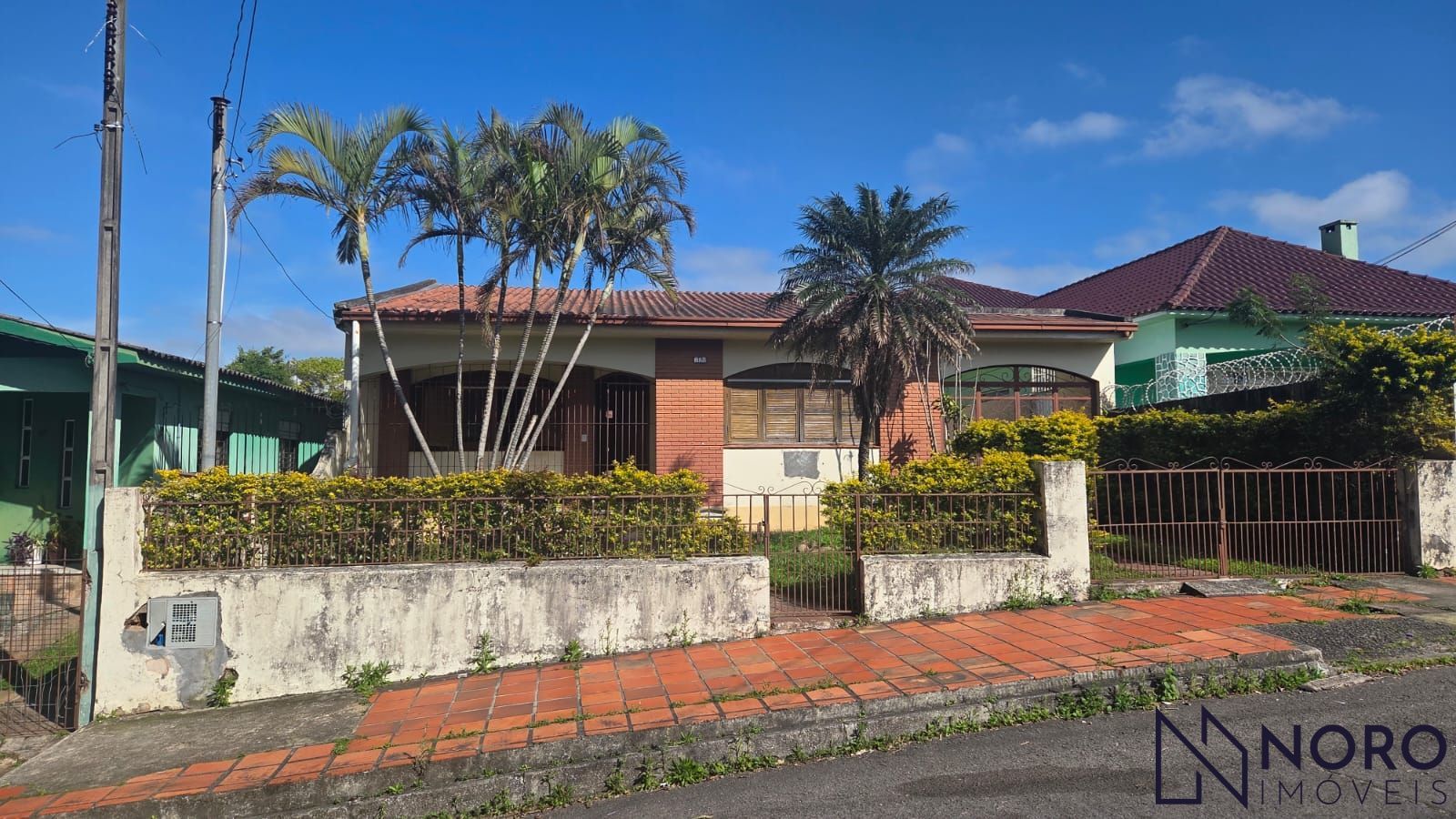 Casa com 3 dormitórios e amplo terreno de 759 m² no Bairro Rosári