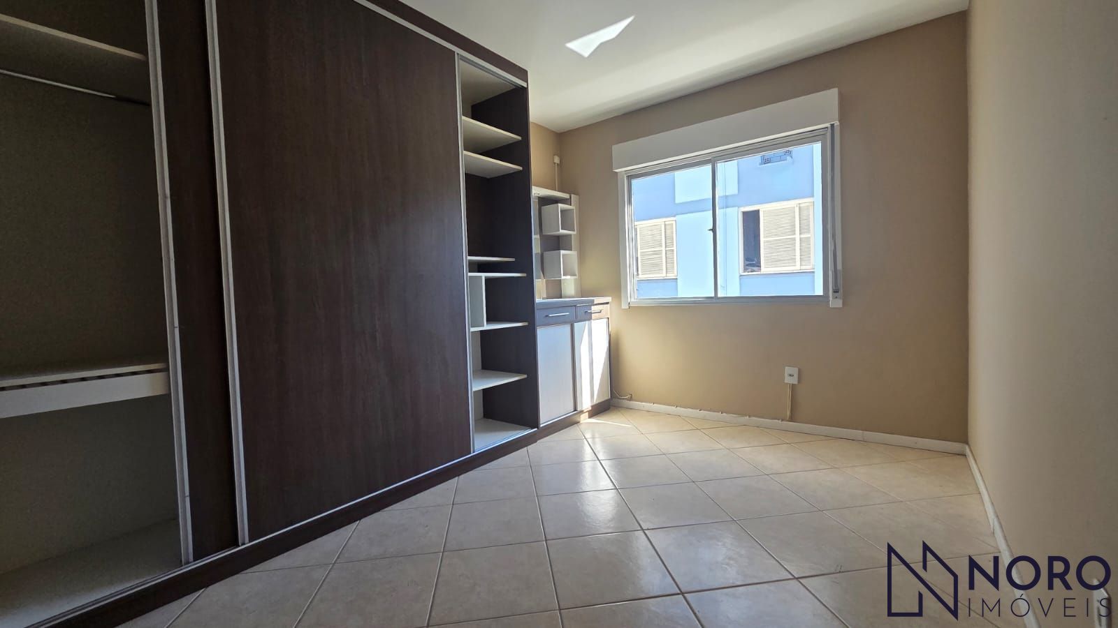 Apartamento 2 dormitórios + escritório, sacada e garagem no Patronato