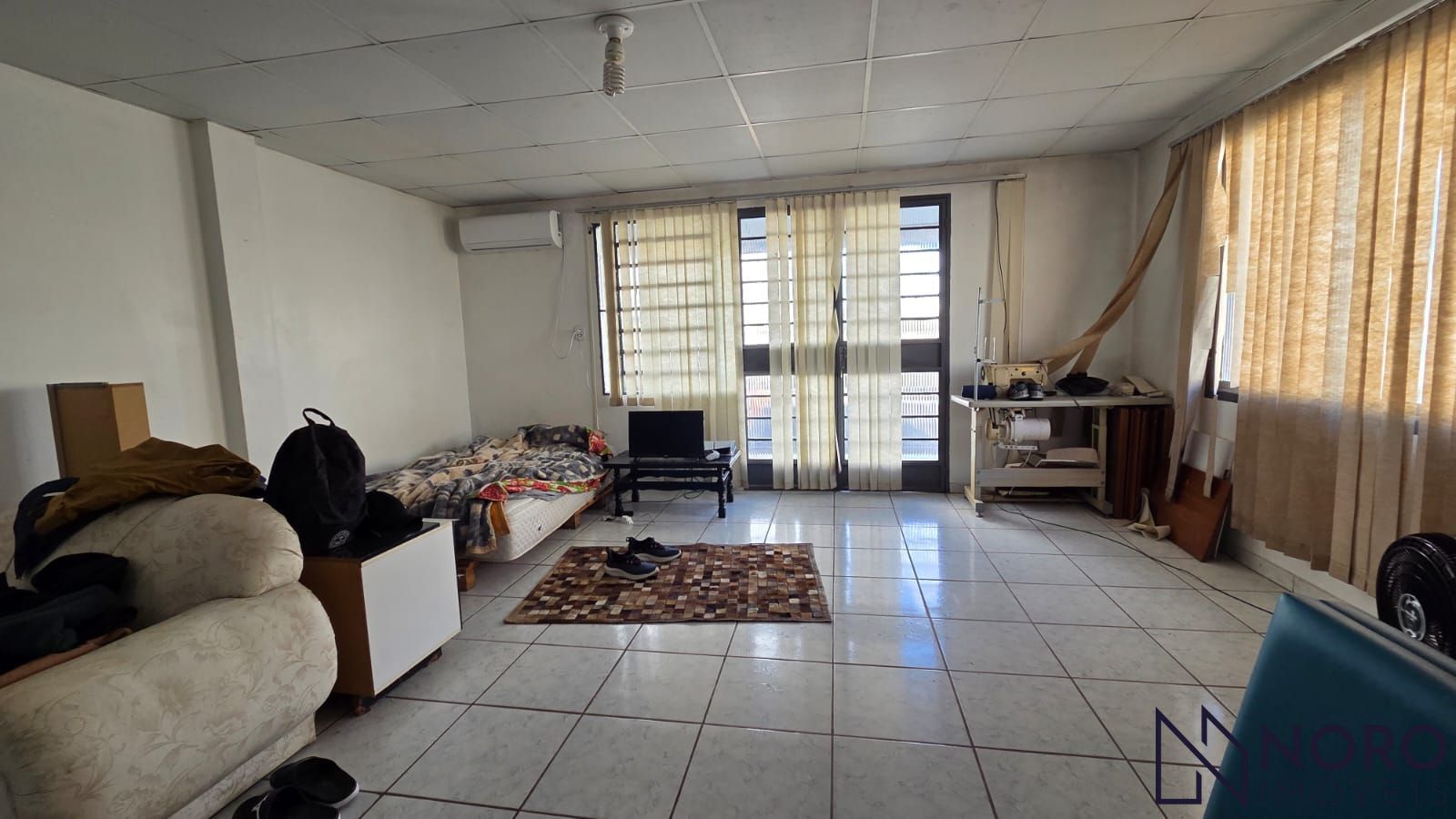 Casa com 3 Dormitórios, Espaço Independente e Garagem à Venda em Região Central