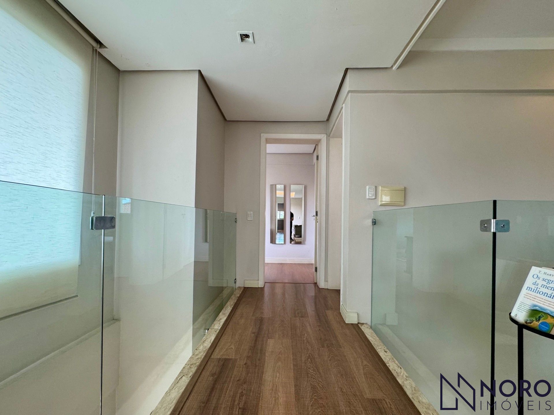 Casa de esquina no Bairro Noal com 3 suítes, 290 m² e área gourmet com piscina!