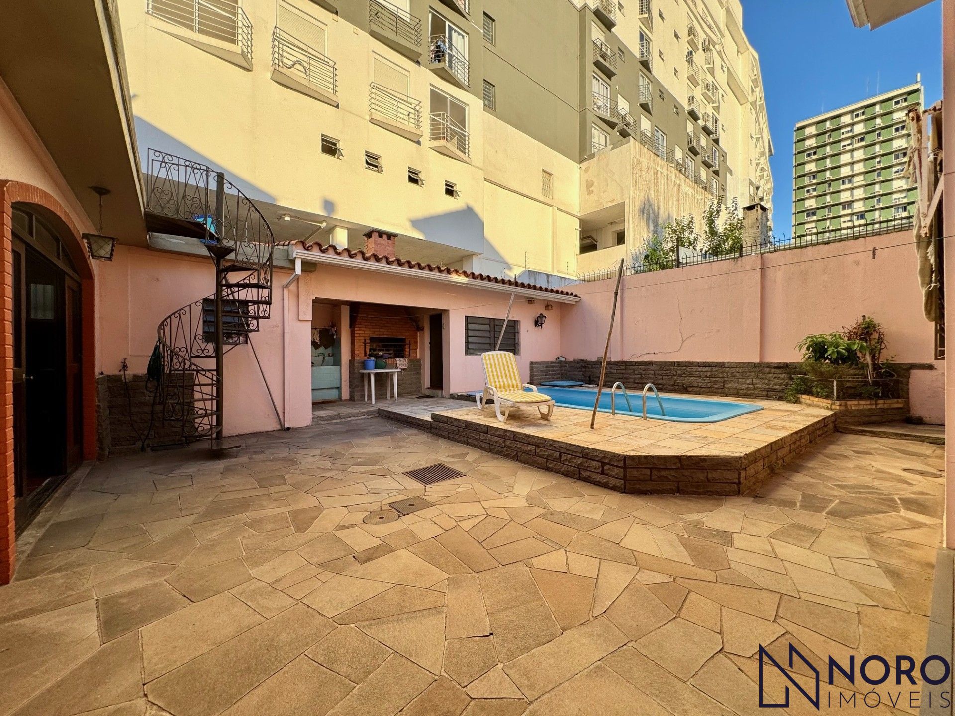 Casa espaçosa no centro – 320 m² privativos!