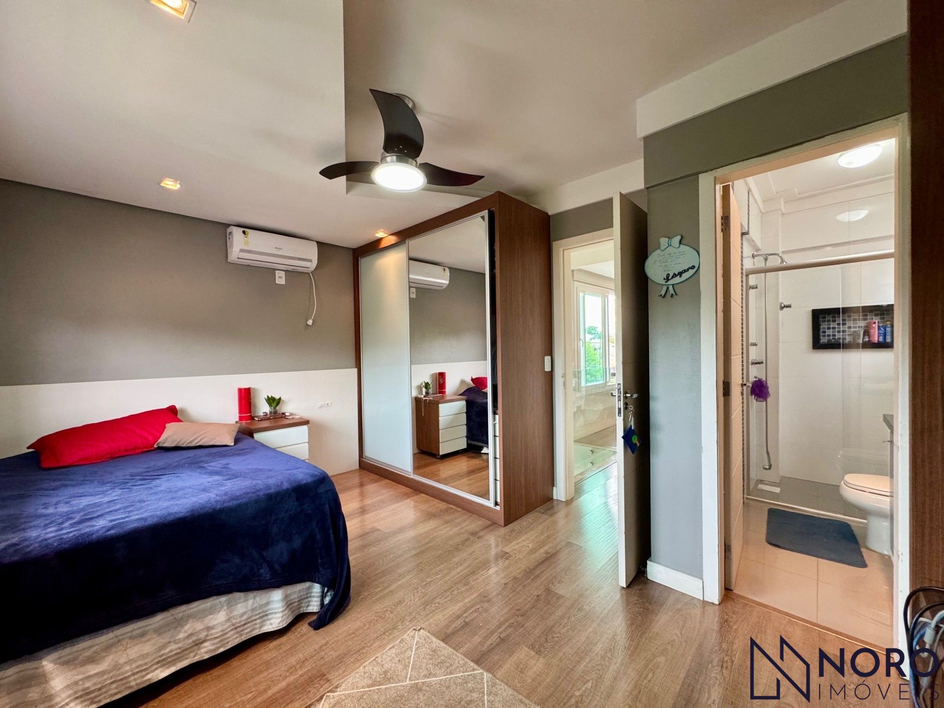 Casa de esquina no Bairro Noal com 3 suítes, 290 m² e área gourmet com piscina!