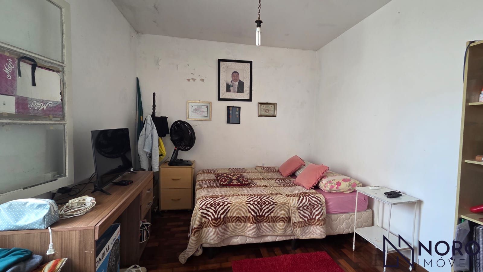 Casa com 3 Dormitórios, Espaço Independente e Garagem à Venda em Região Central