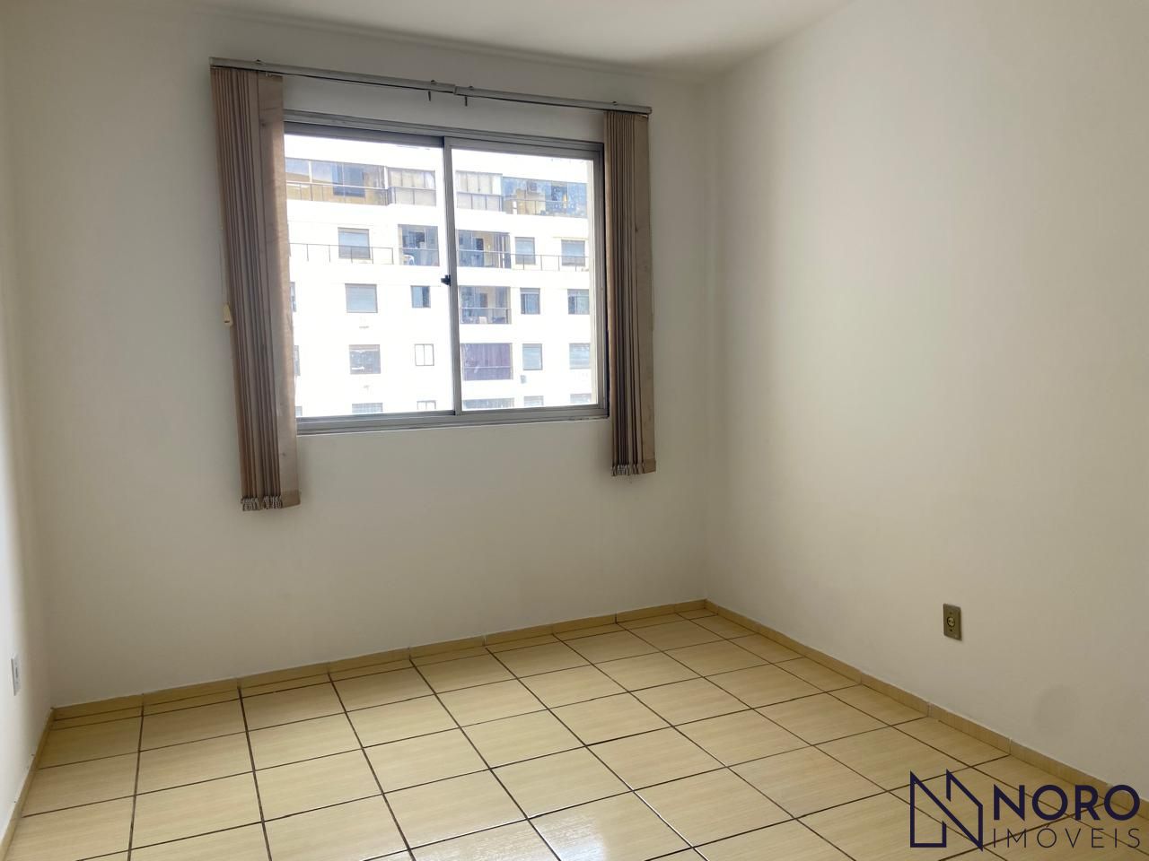 Apartamento amplo 1 dormitório à venda no Centro