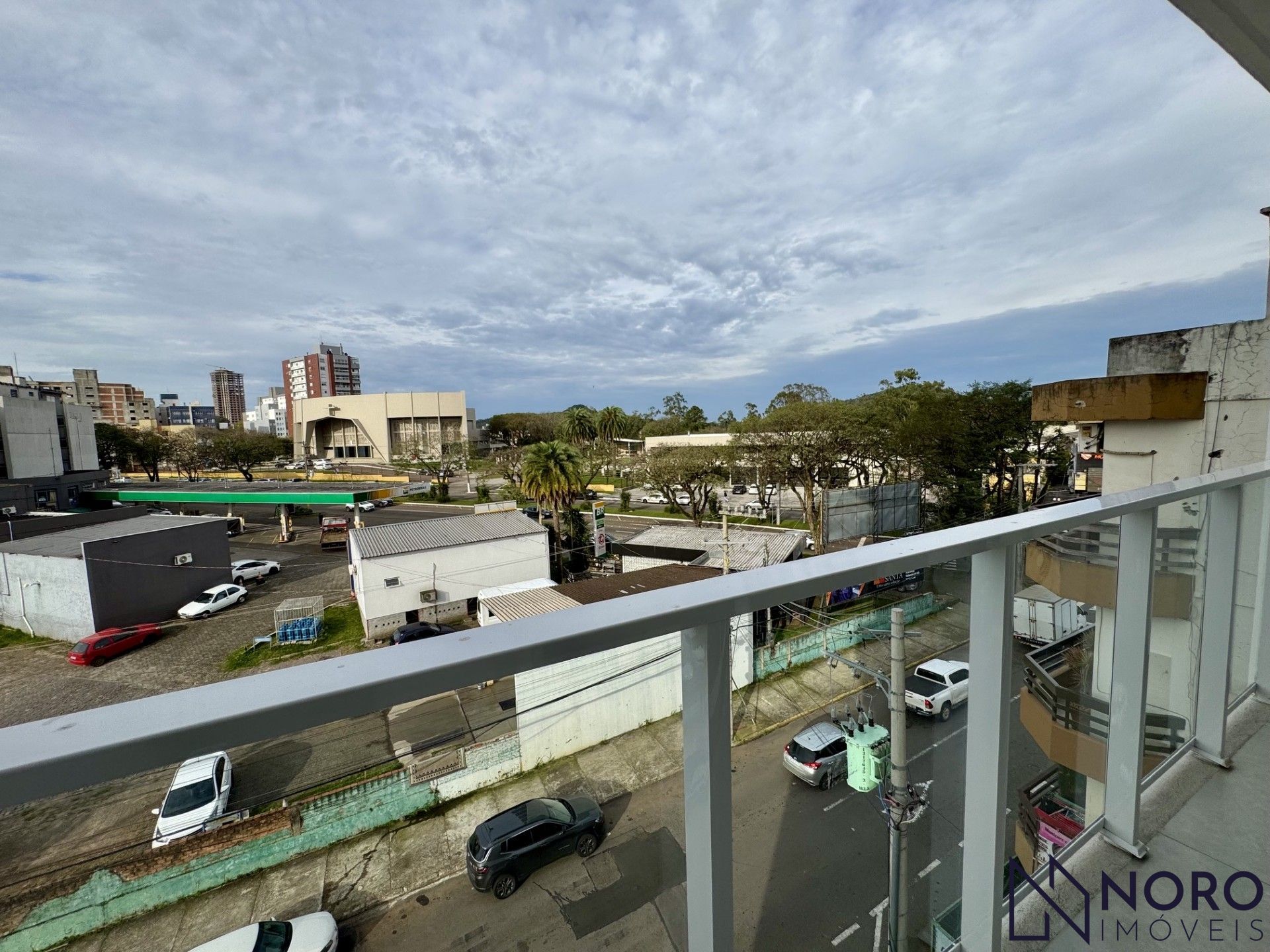 Apartamento à venda / 3dormitórios/ suíte / 2 vagas de garagem/ Bairro Medianei