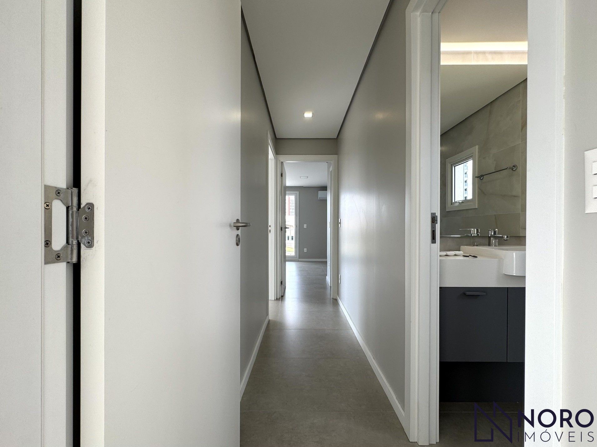 Apartamento à venda / 2dormitórios/1 suíte / 2 vagas de garagem/ Bairro Mediane