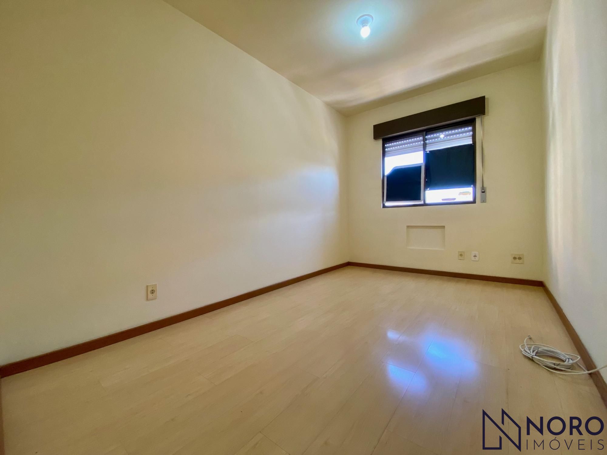 Apartamento frente 3 dormitórios com suíte e box Centro Santa Maria