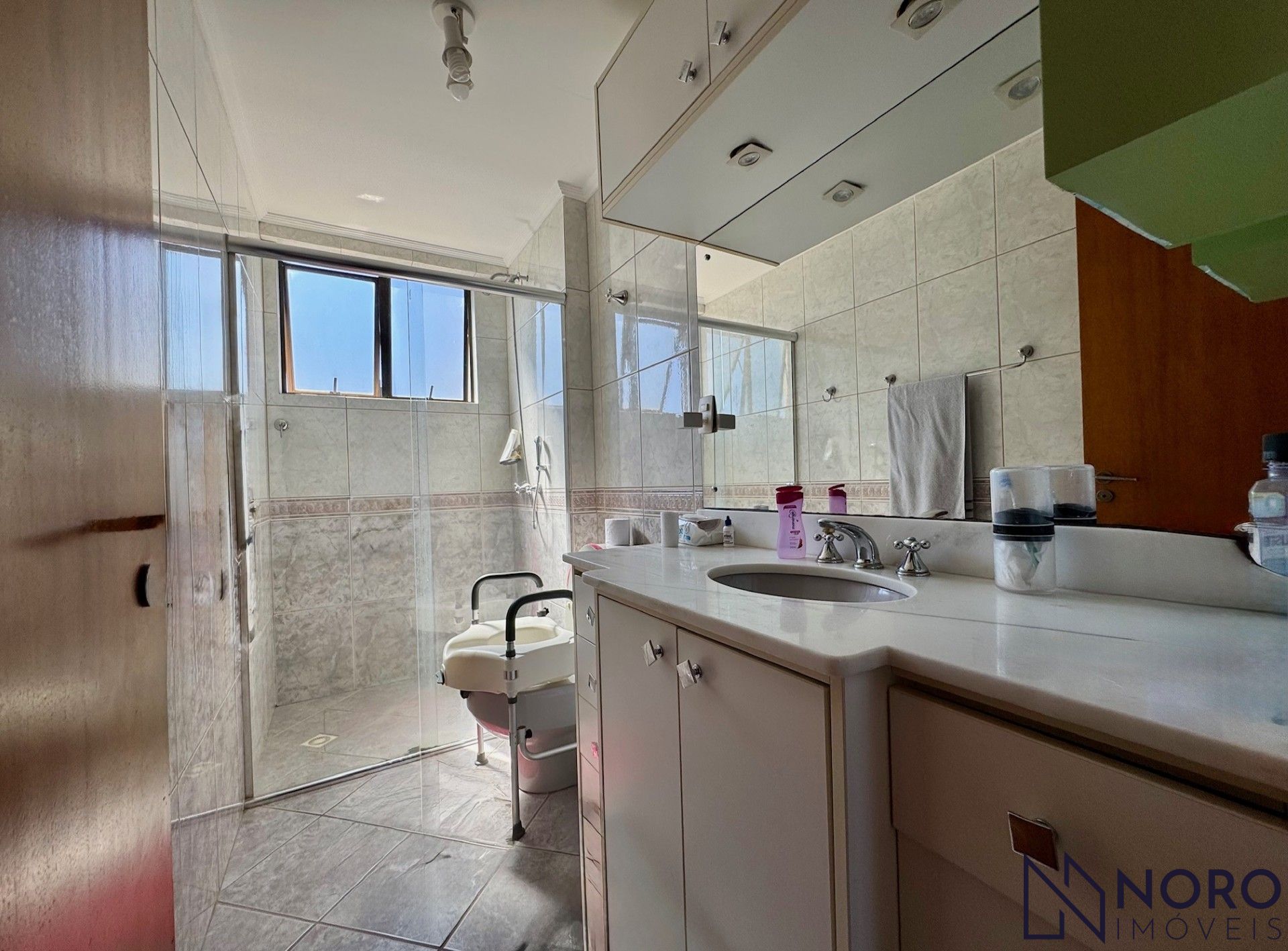 Apartamento à Venda – Andar Inteiro 189 m² Privativos 3 Dormitórios N. Sra