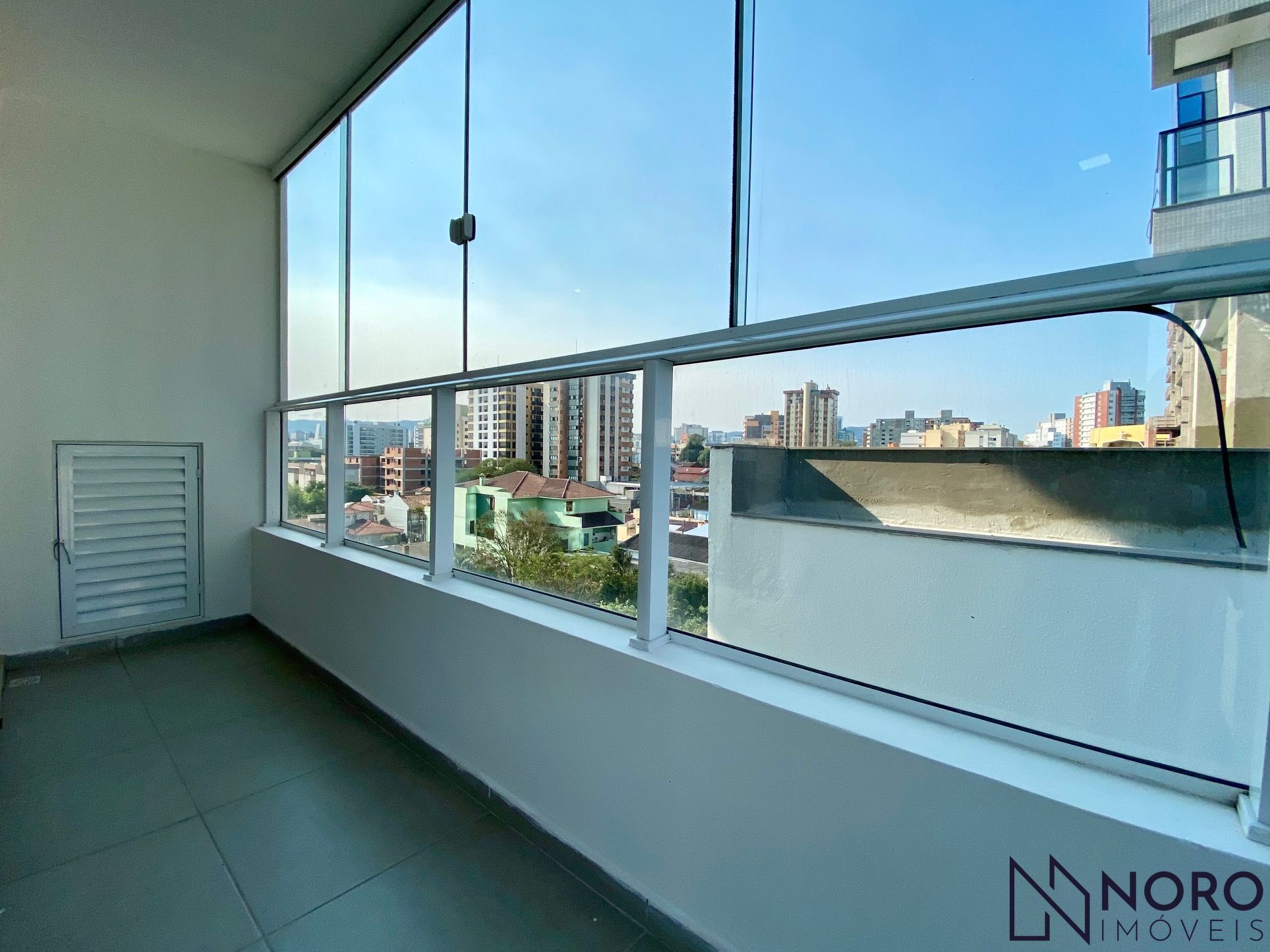 Apartamento dois dormitórios, suíte, semimobiliado com garagem, no bairro Nossa