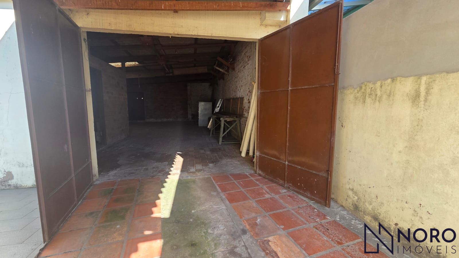 Casa com 3 dormitórios e amplo terreno de 759 m² no Bairro Rosári
